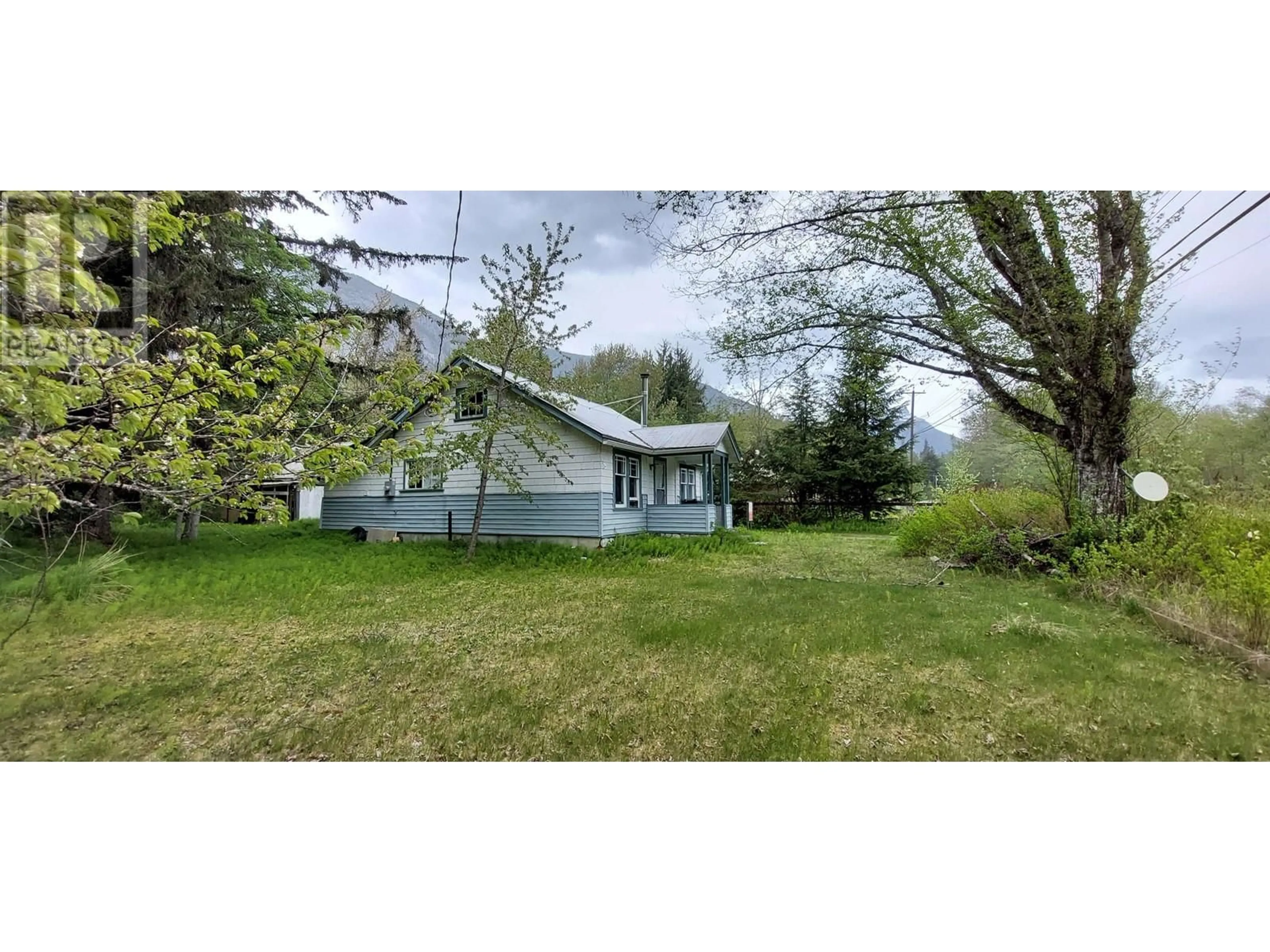 A pic from outside/outdoor area/front of a property/back of a property/a pic from drone, unknown for 1596 MACKENZIE HIGHWAY, Bella Coola British Columbia V0T1H0