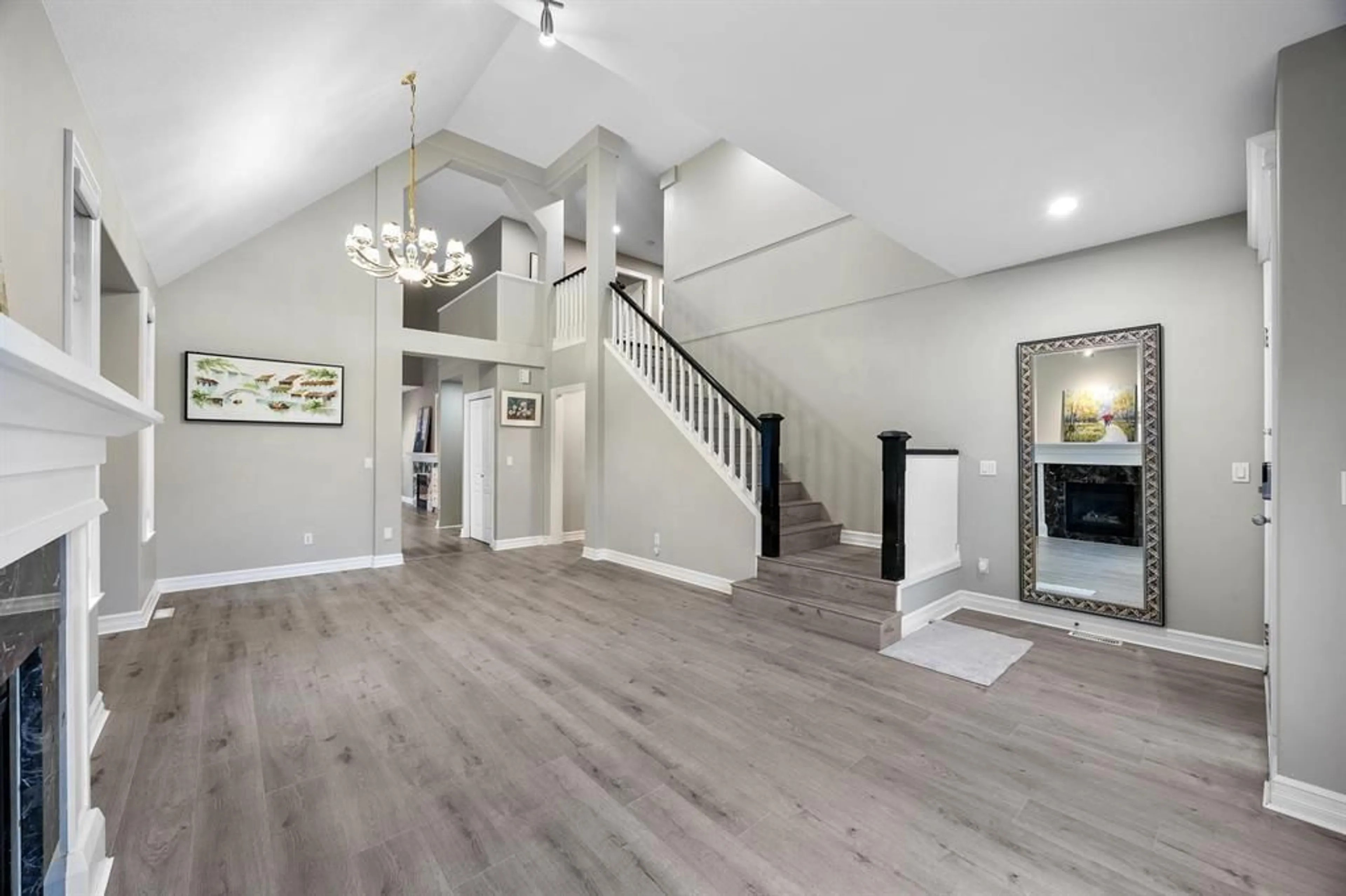 Indoor entryway for 15460 36A, Surrey British Columbia V3Z0G9