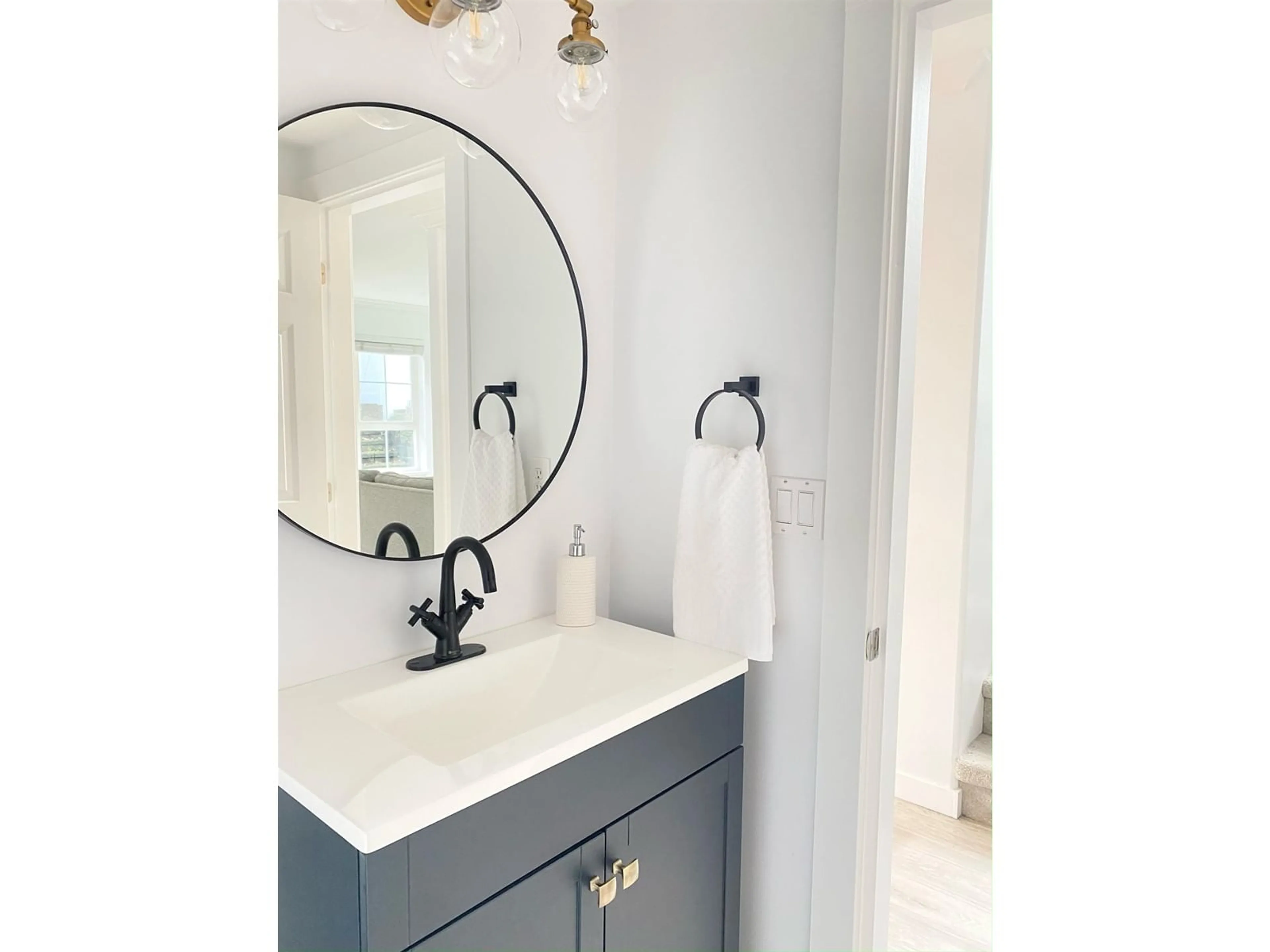 Contemporary bathroom, ceramic/tile floor for 10 - 8930 WALNUT GROVE, Langley British Columbia V1M3K2