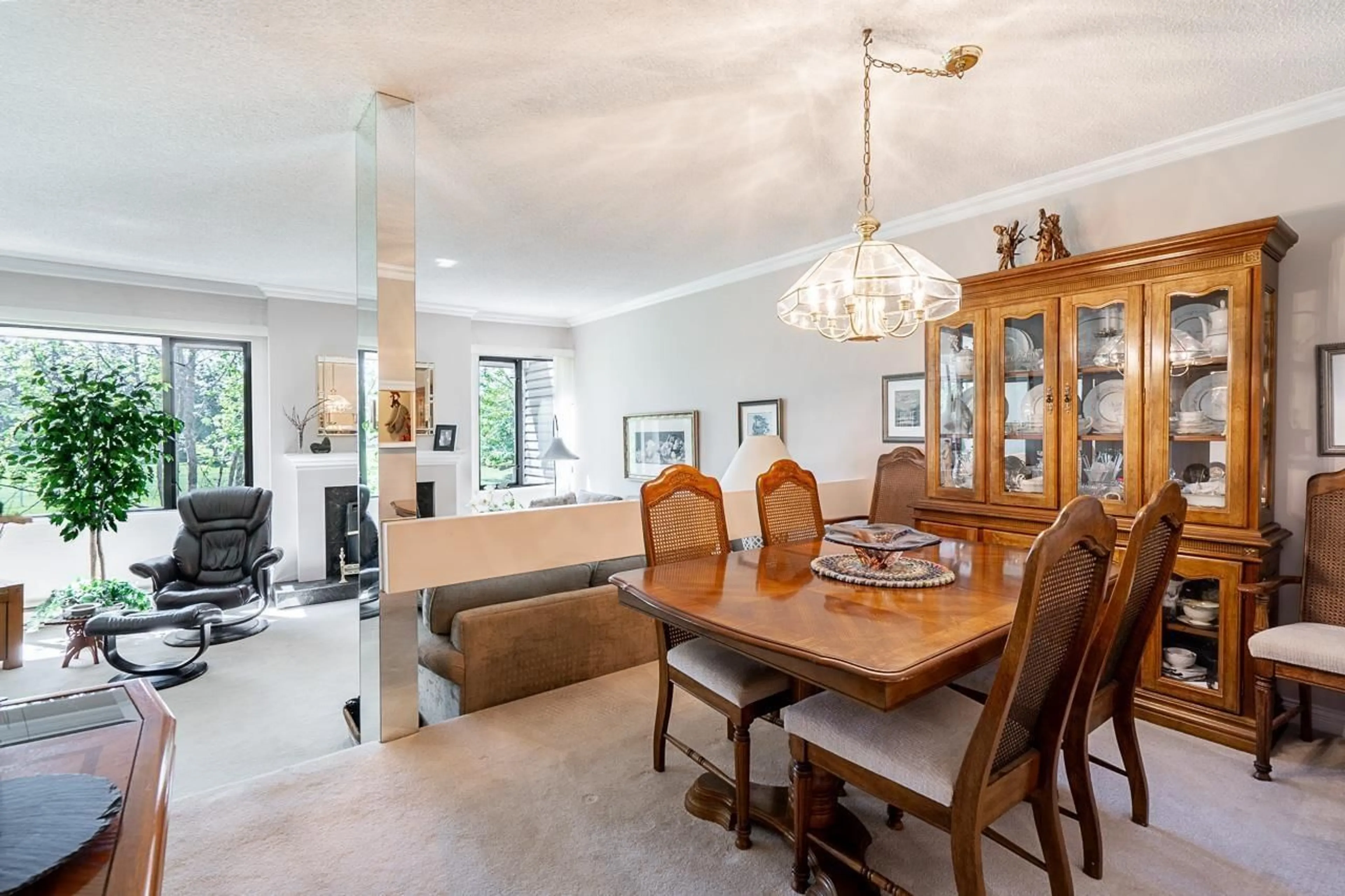 Dining room, unknown for 305 - 15313 19, Surrey British Columbia V4A1X6