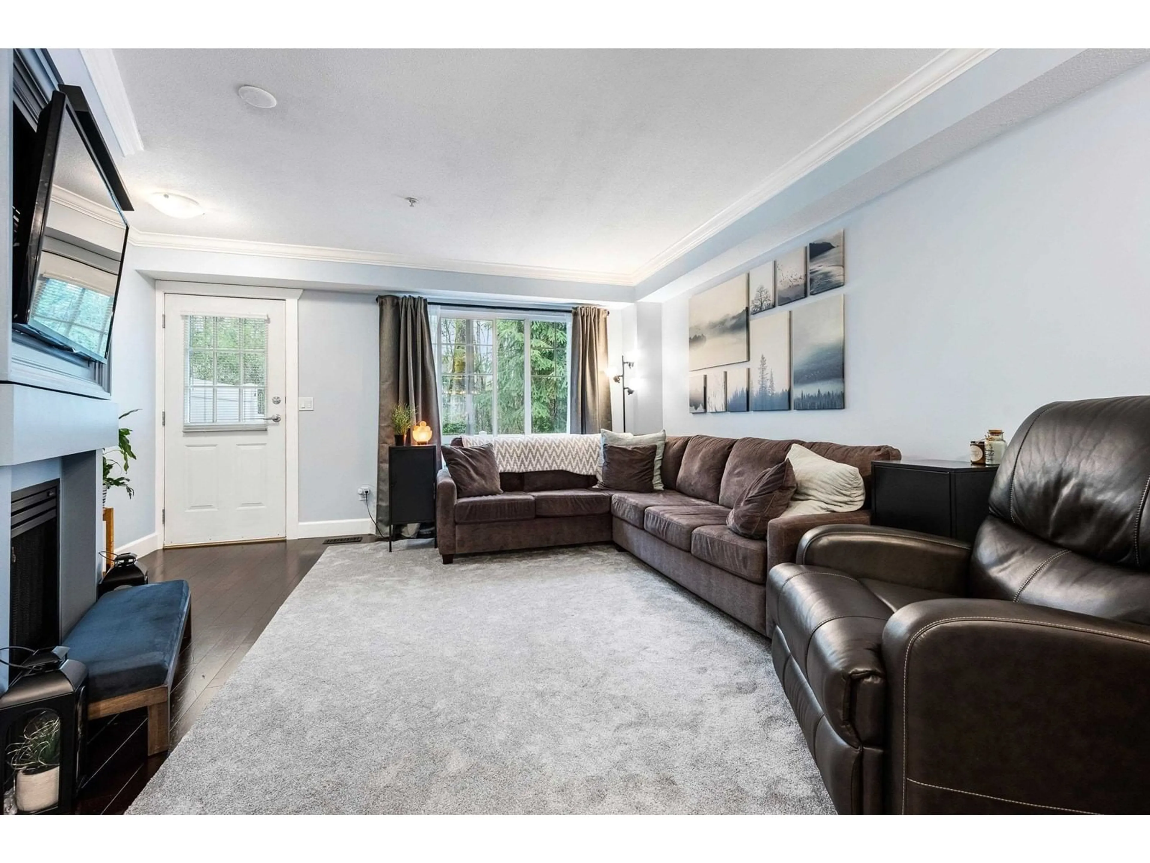 Living room with furniture, carpet floor for 75 - 20176 68, Langley British Columbia V2Y2X7
