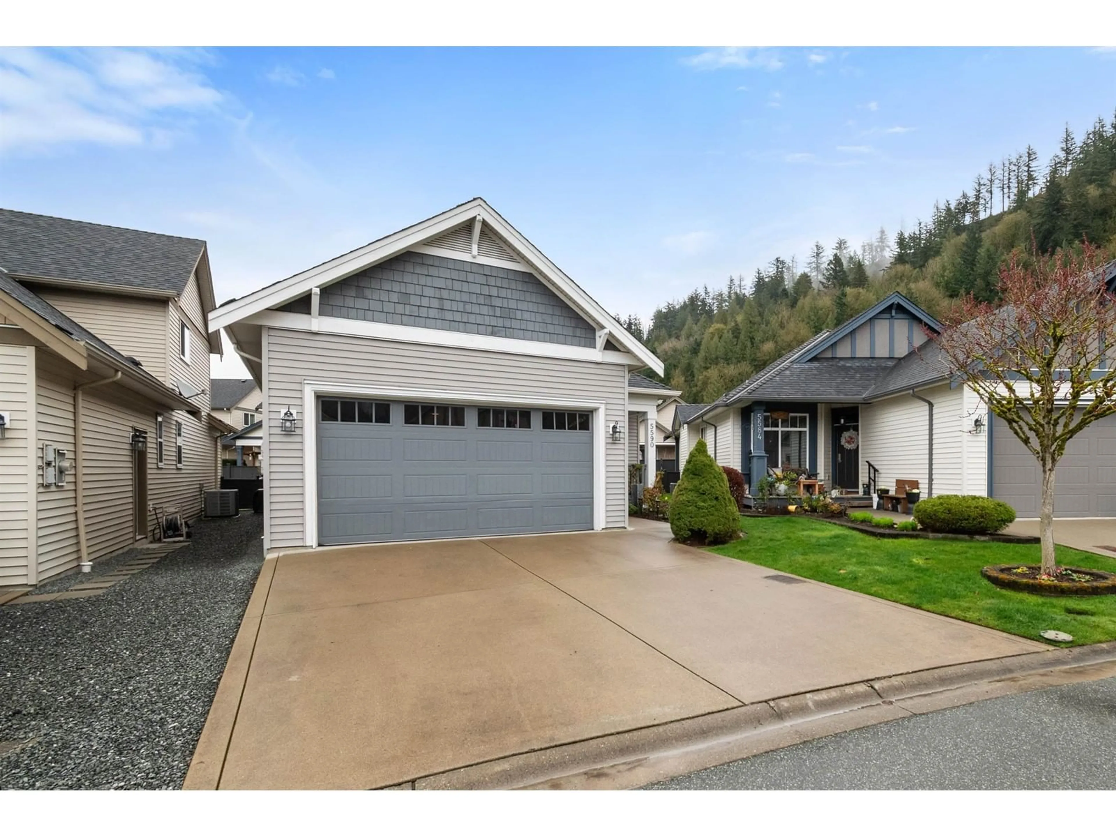 Home with vinyl exterior material, street for 5590 CRAWLEY DRIVE, Chilliwack British Columbia V2R0P7