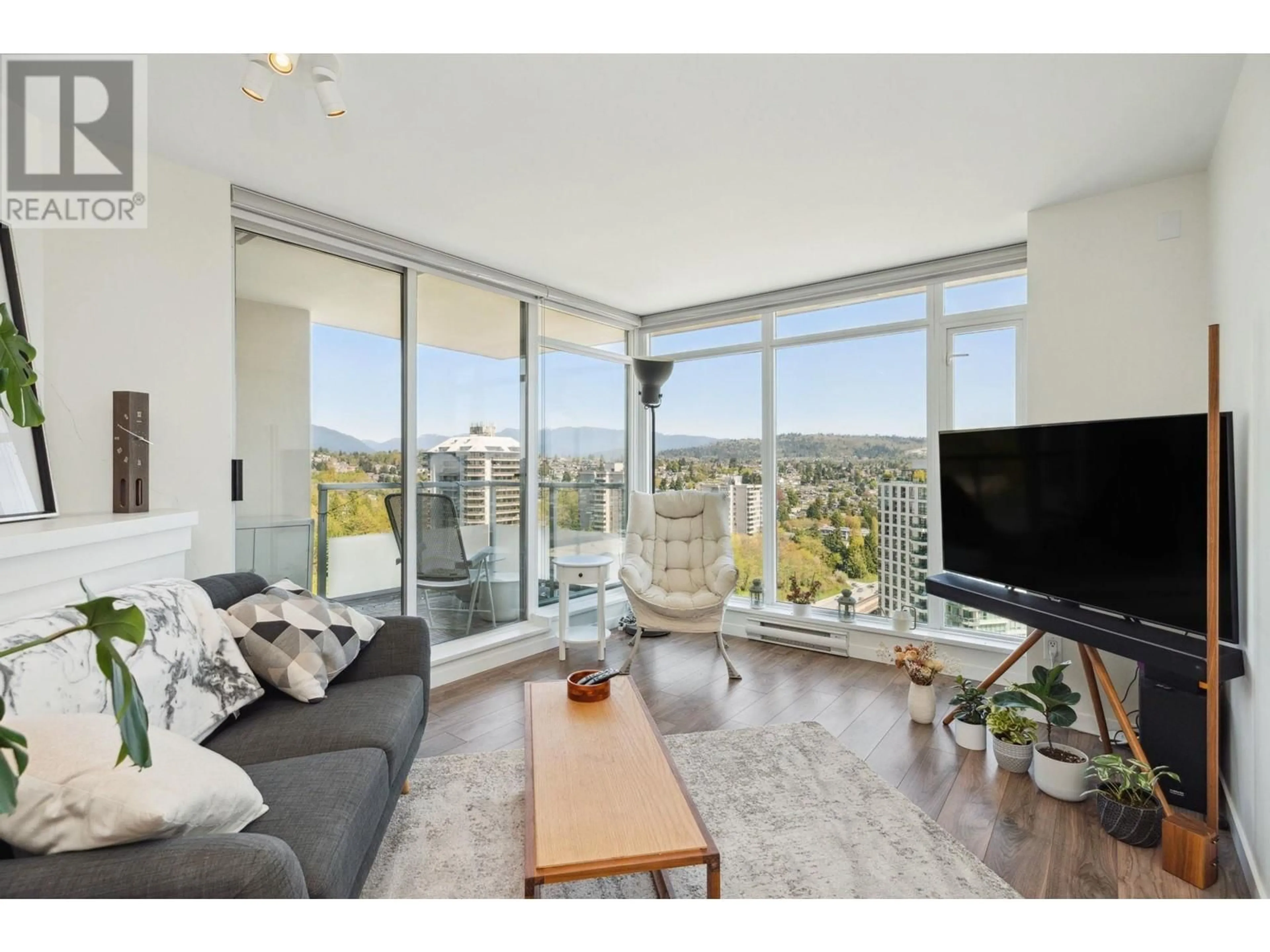 Living room with furniture, unknown for 2905 - 2133 DOUGLAS ROAD, Burnaby British Columbia V5C0E9