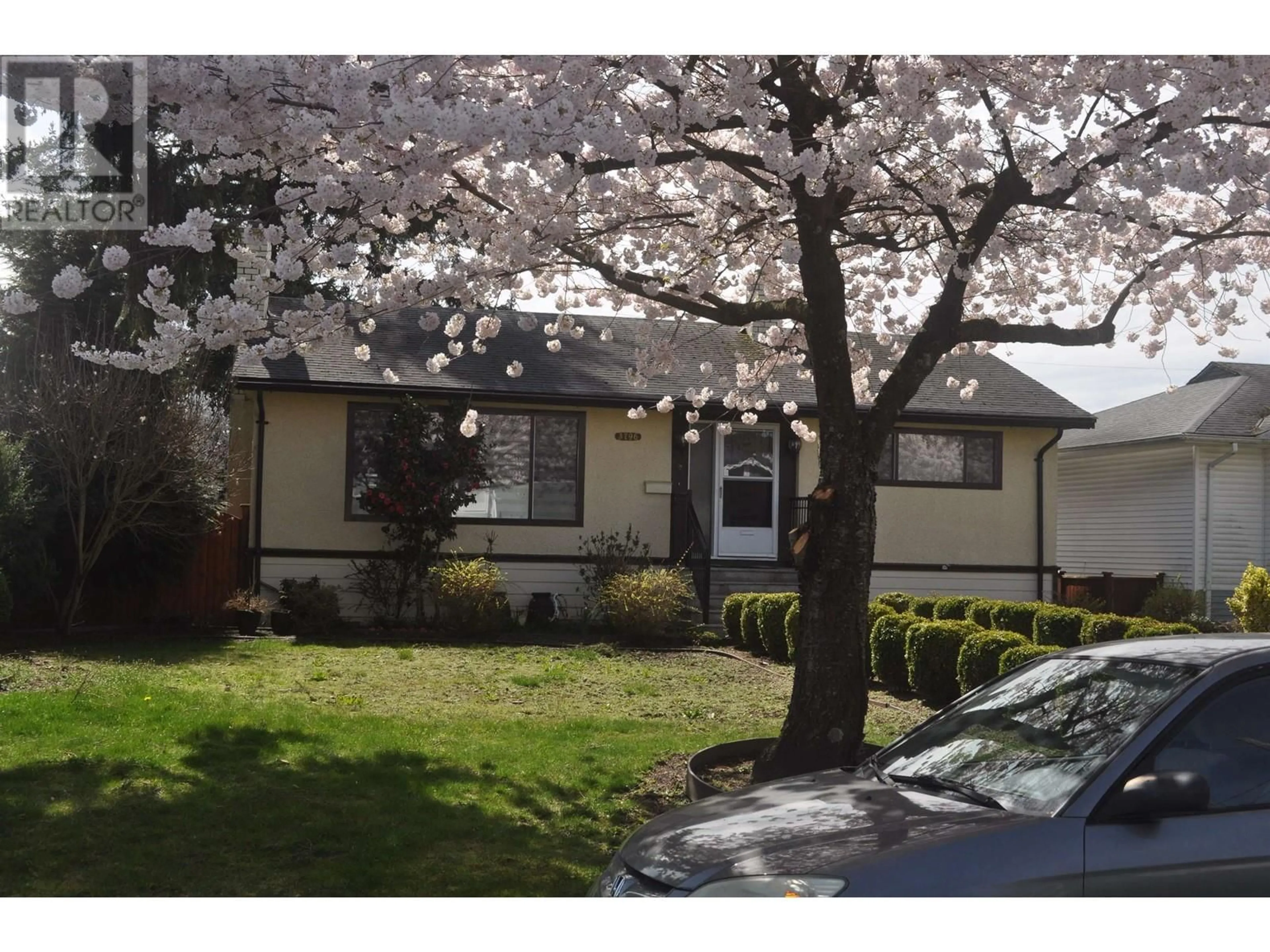 Home with vinyl exterior material, street for 3796 PETER STREET, Burnaby British Columbia V5J1N4