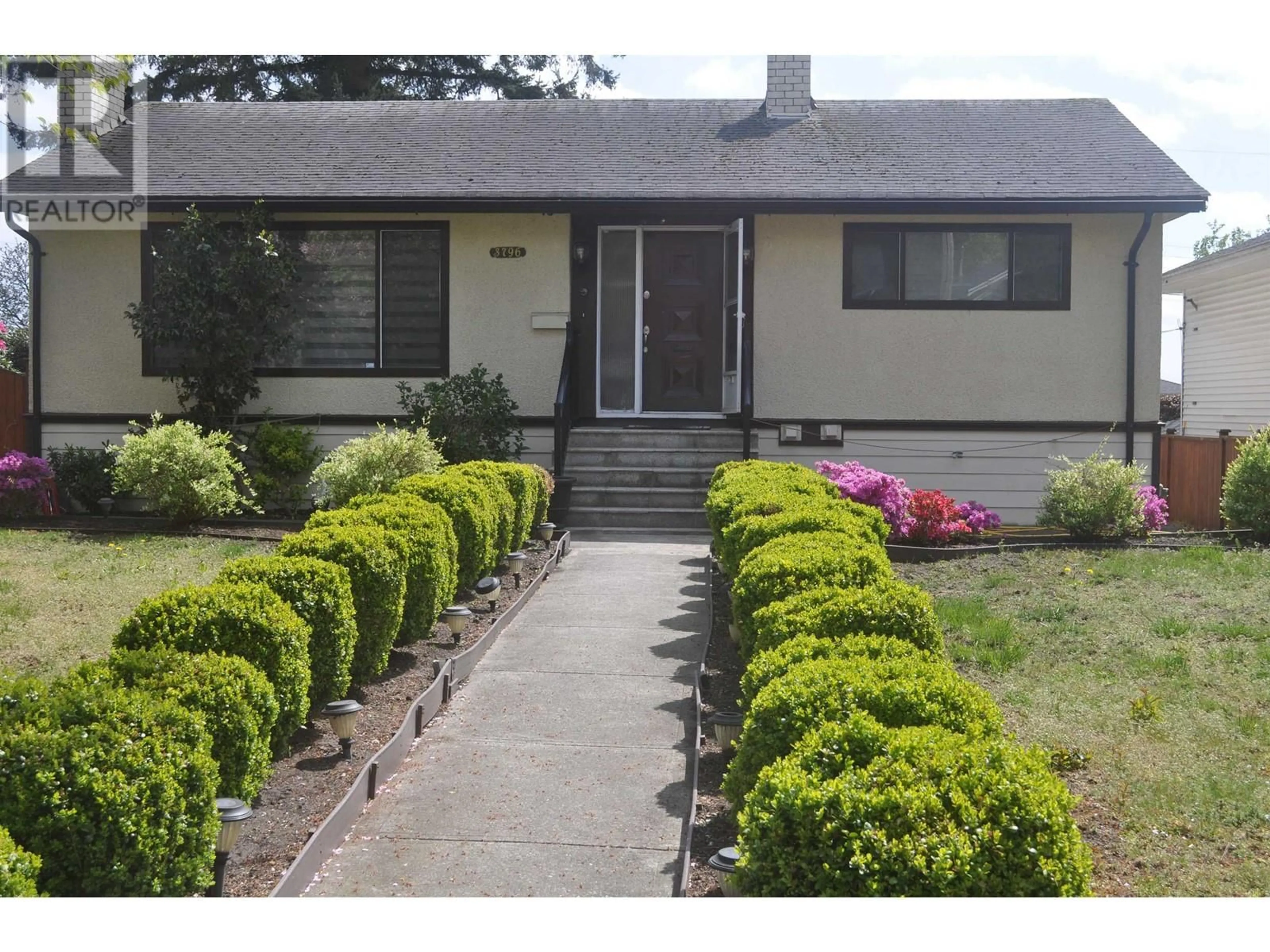 Home with vinyl exterior material, street for 3796 PETER STREET, Burnaby British Columbia V5J1N4