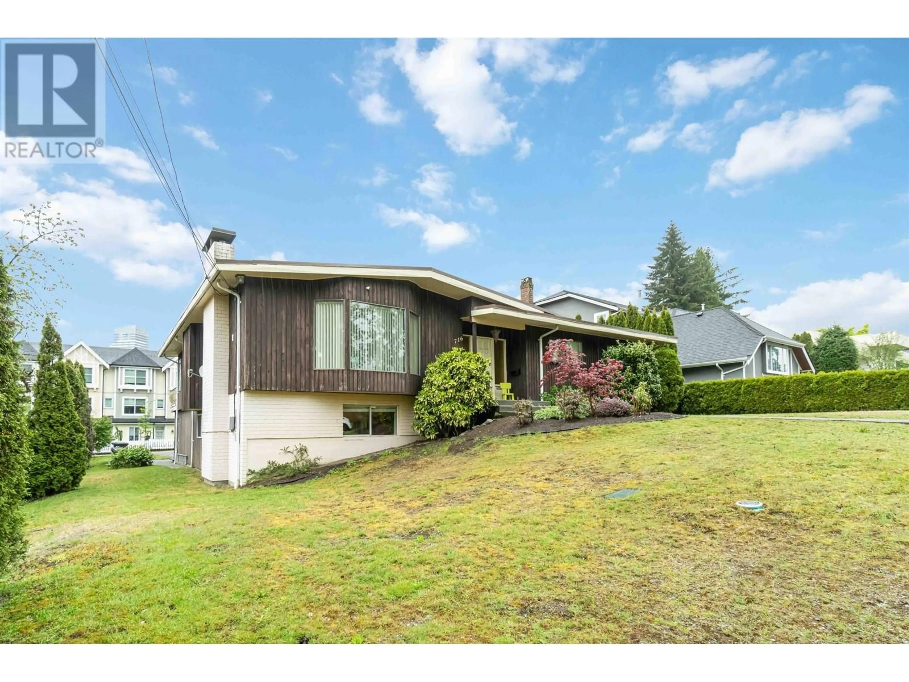 A pic from outside/outdoor area/front of a property/back of a property/a pic from drone, street for 716 GUILTNER STREET, Coquitlam British Columbia V3J4M5