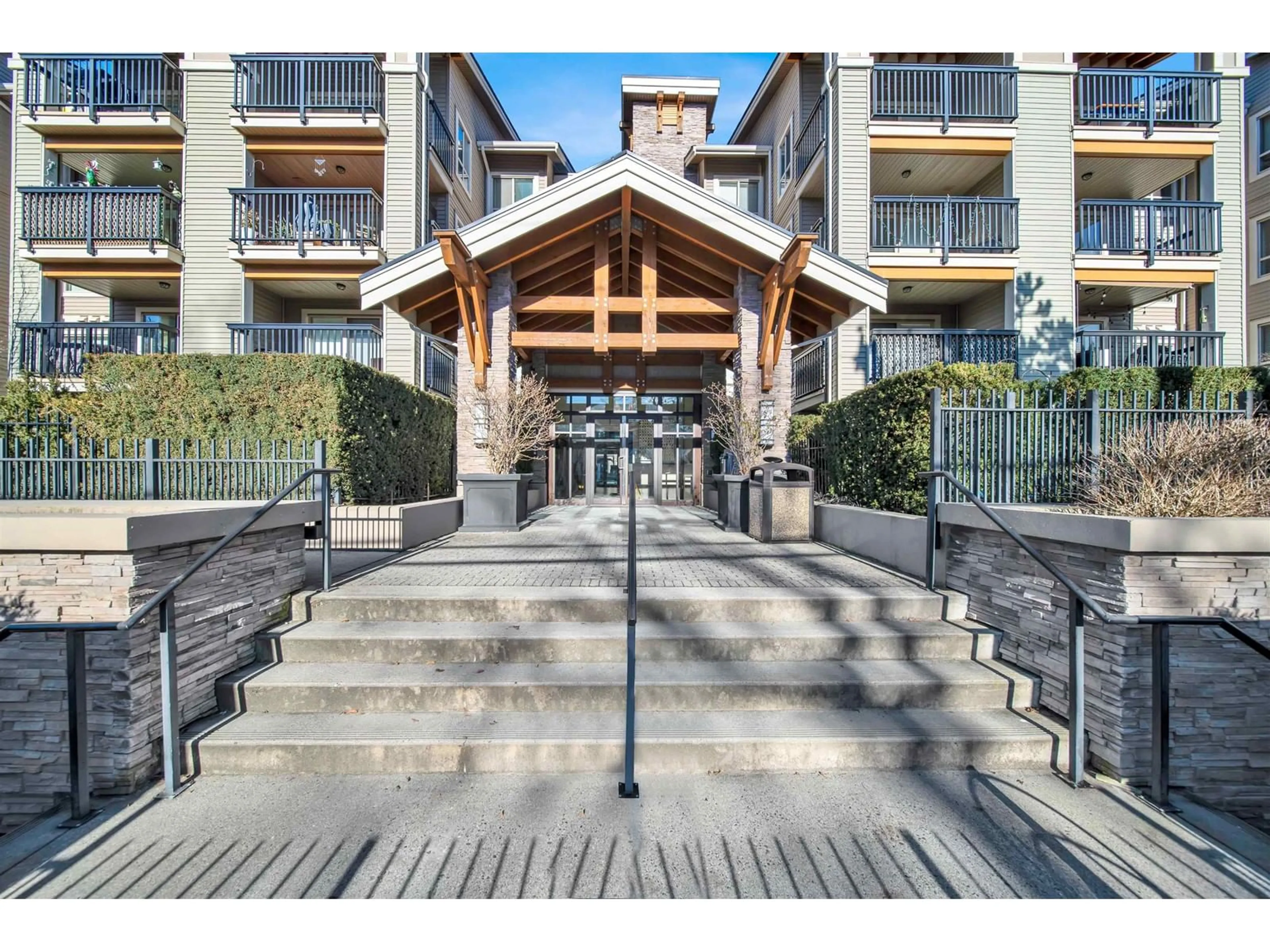 Indoor foyer for 324 - 21009 56, Langley British Columbia V3A0C9