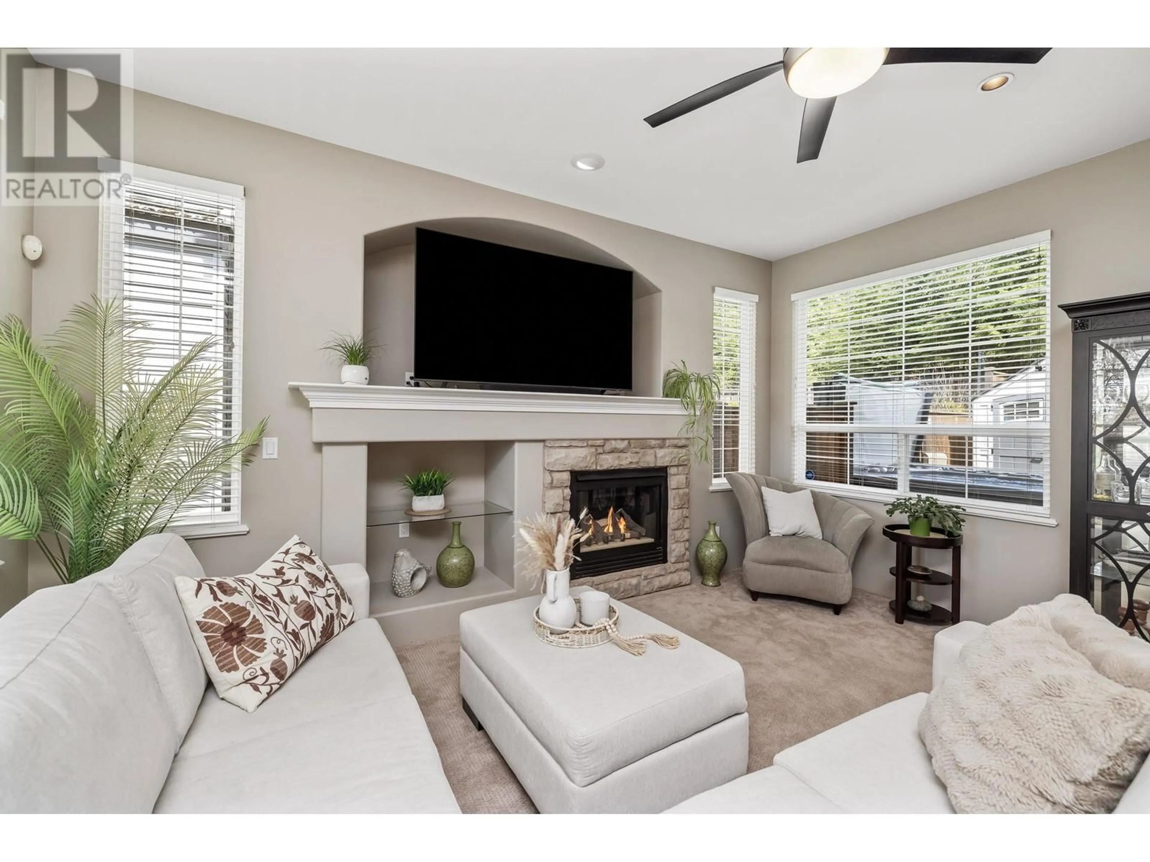 Living room with furniture, unknown for 2529 PLATINUM LANE, Coquitlam British Columbia V3E3L1