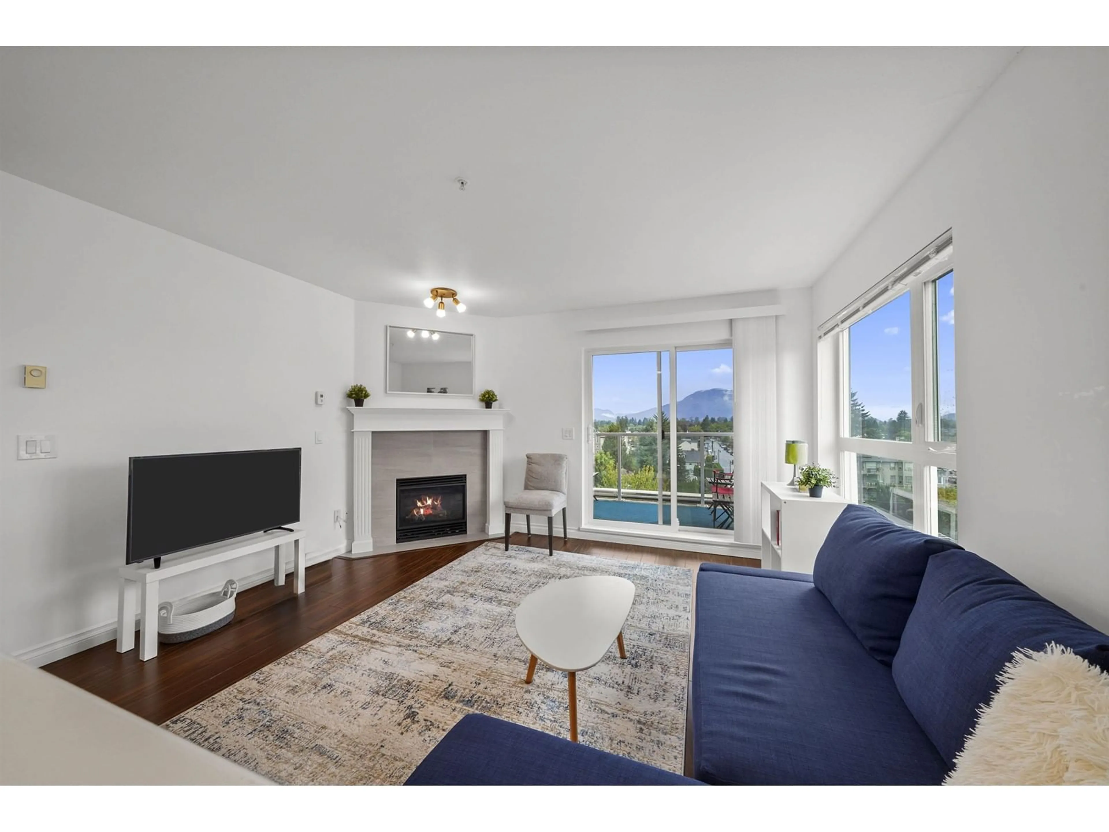 Living room with furniture, wood/laminate floor for 601 - 45745 PRINCESS AVENUE, Chilliwack British Columbia V2P2B5