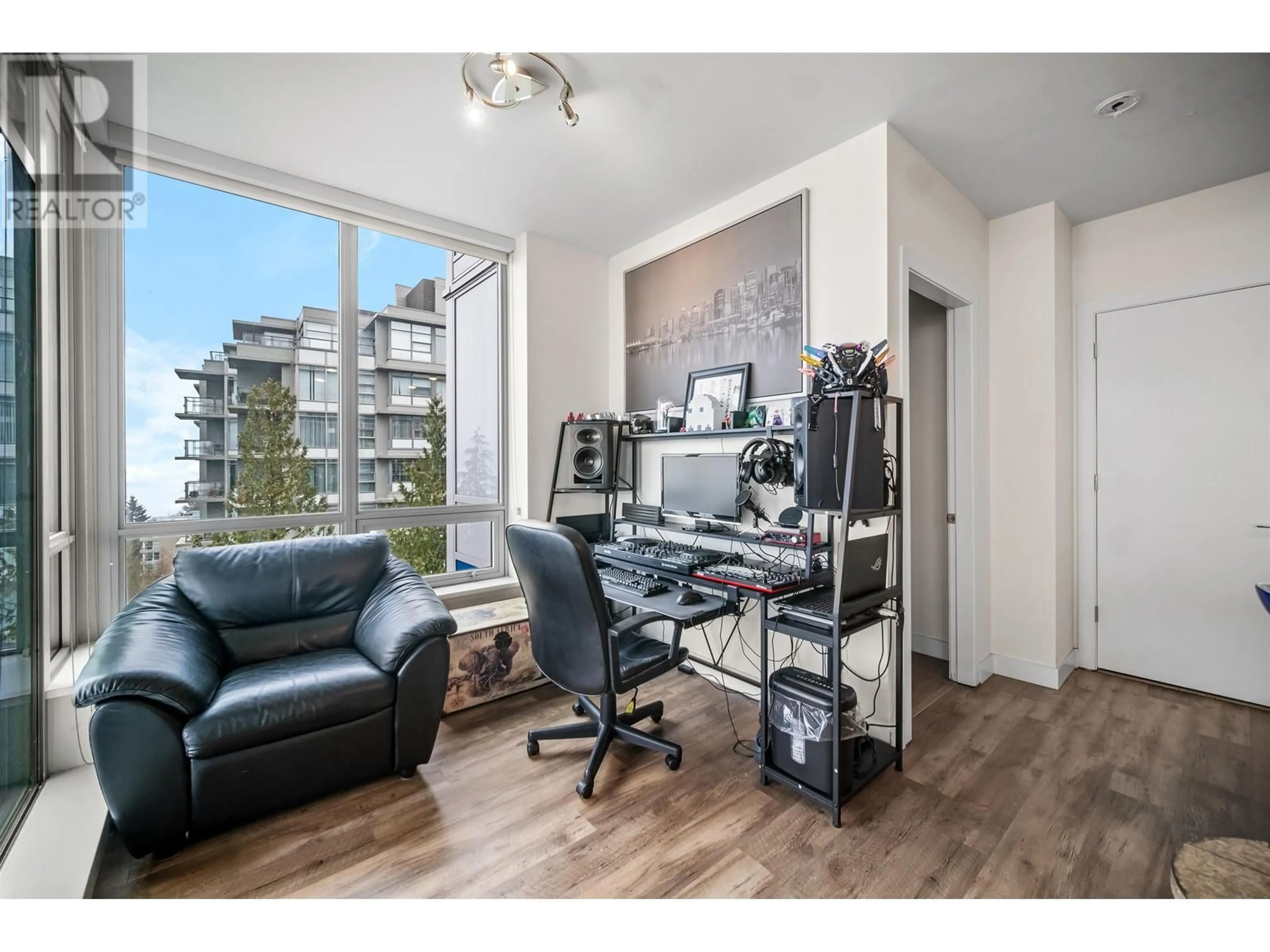 A pic of a room for 1003 - 9080 UNIVERSITY CRESCENT, Burnaby British Columbia V5A0B7