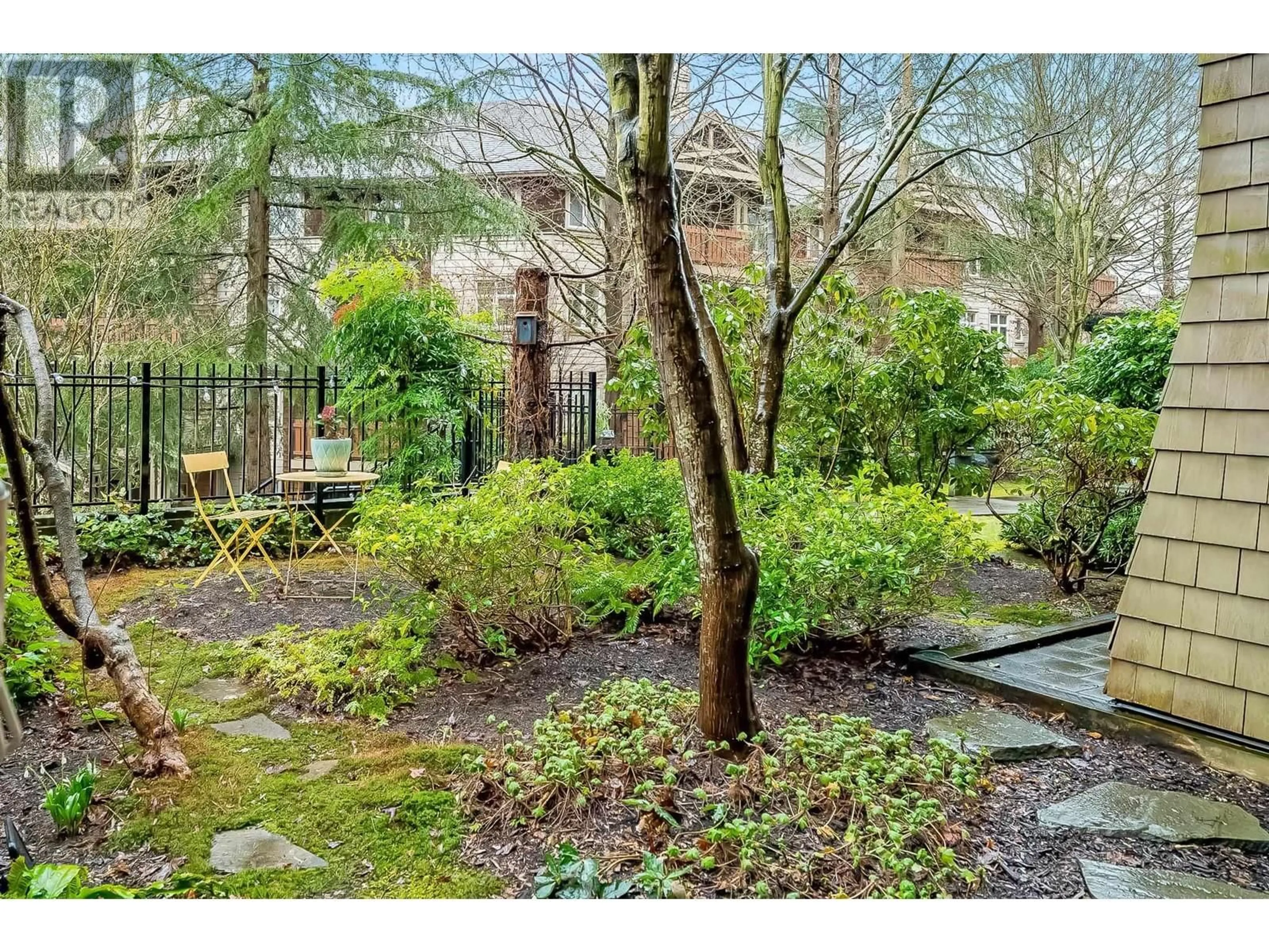 Patio, forest/trees view for 103 - 625 PARK CRESCENT, New Westminster British Columbia V3L5W4