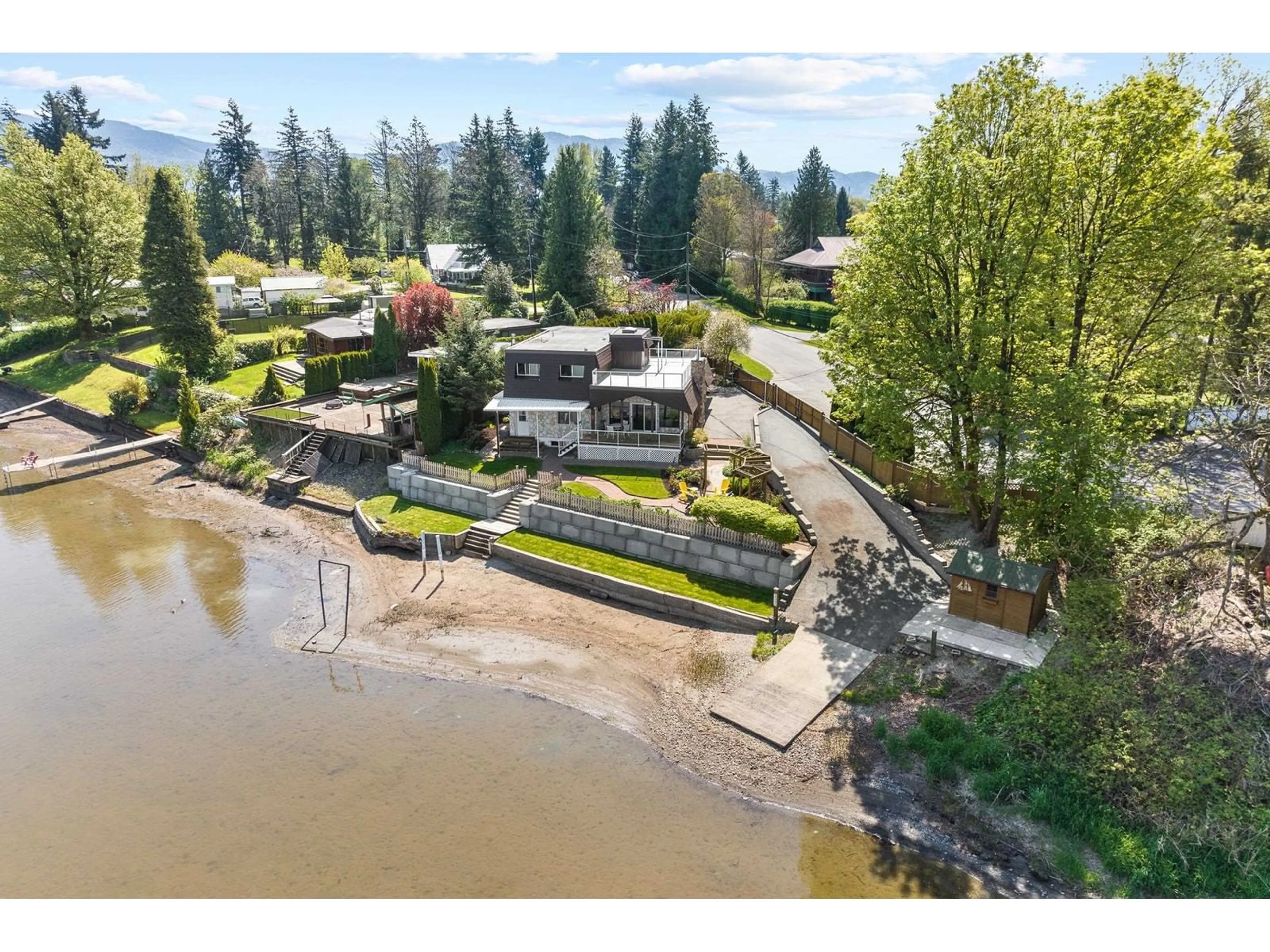 A pic from outside/outdoor area/front of a property/back of a property/a pic from drone, water/lake/river/ocean view for 9324 SHOOK, Mission British Columbia V2V7M2
