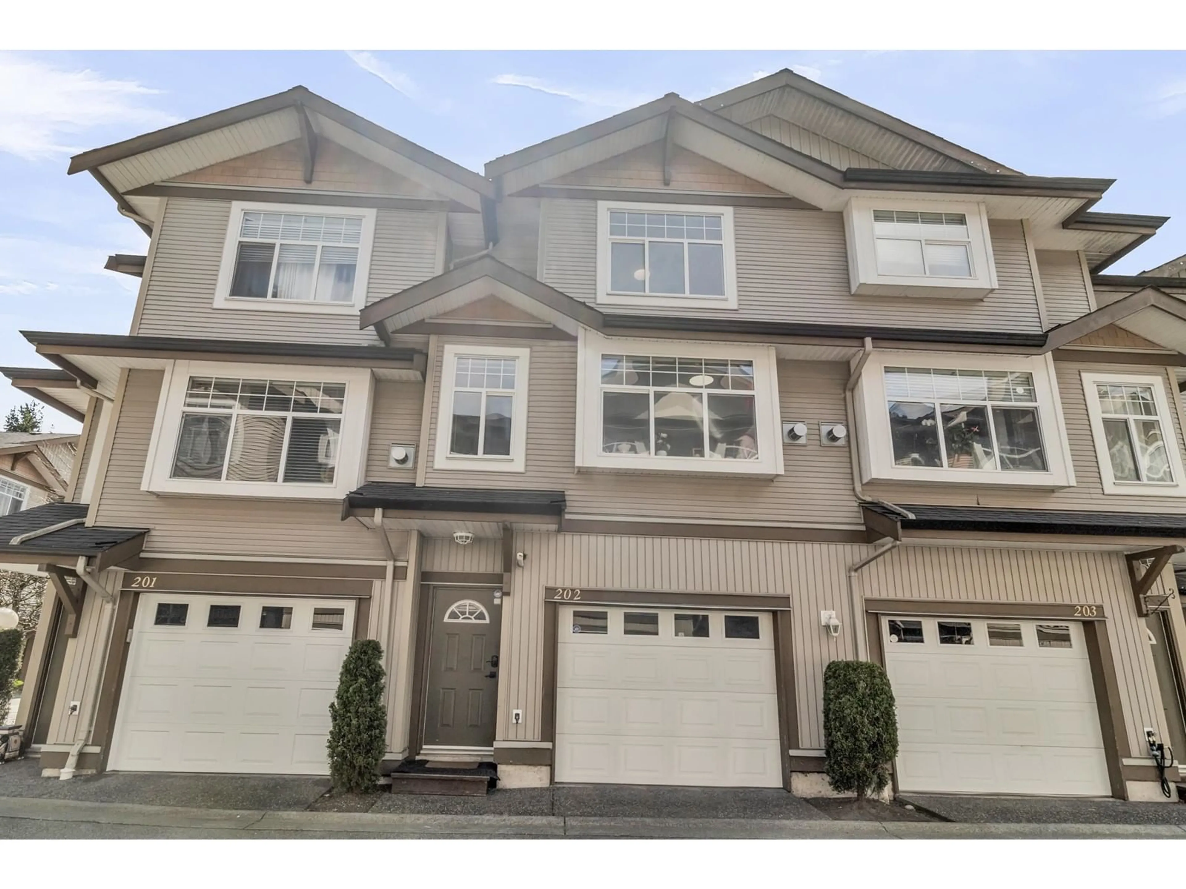 Home with vinyl exterior material, street for 202 - 9580 PRINCE CHARLES, Surrey British Columbia V3V1S6