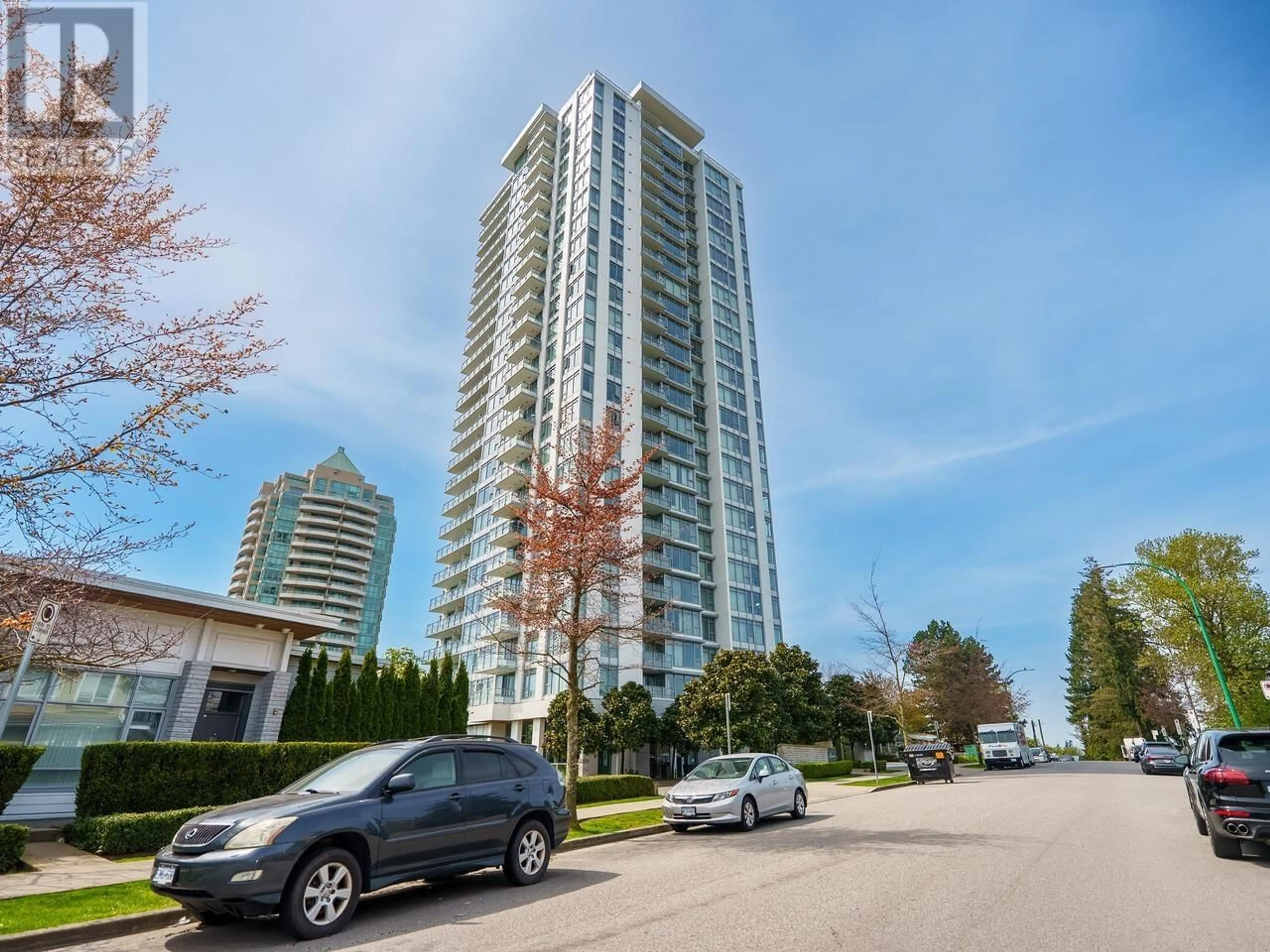 A pic from outside/outdoor area/front of a property/back of a property/a pic from drone, street for 1008 - 6688 ARCOLA STREET, Burnaby British Columbia V5E0B3