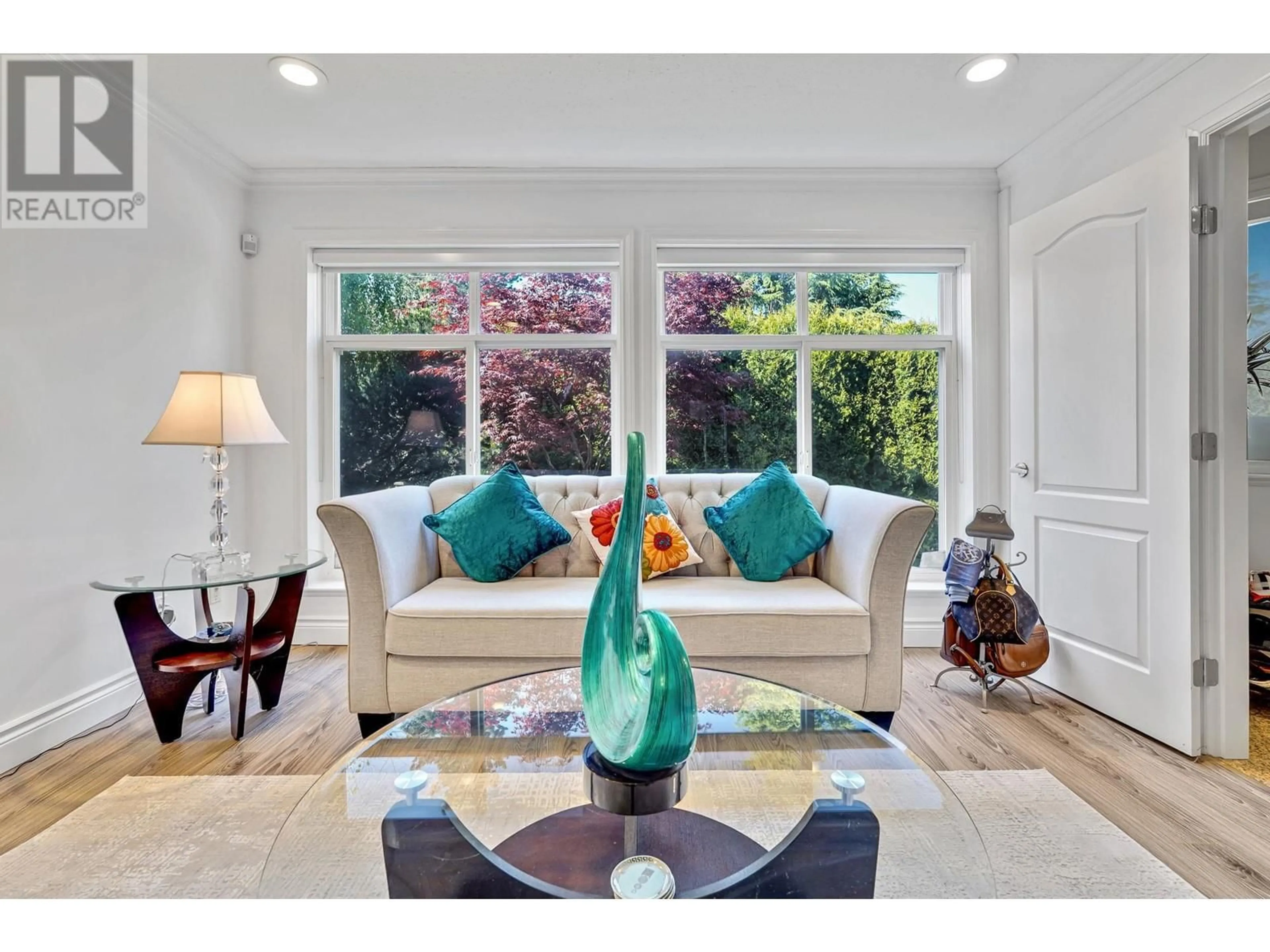 Living room with furniture, ceramic/tile floor for 4218 10TH AVENUE, Vancouver British Columbia V6R2H4