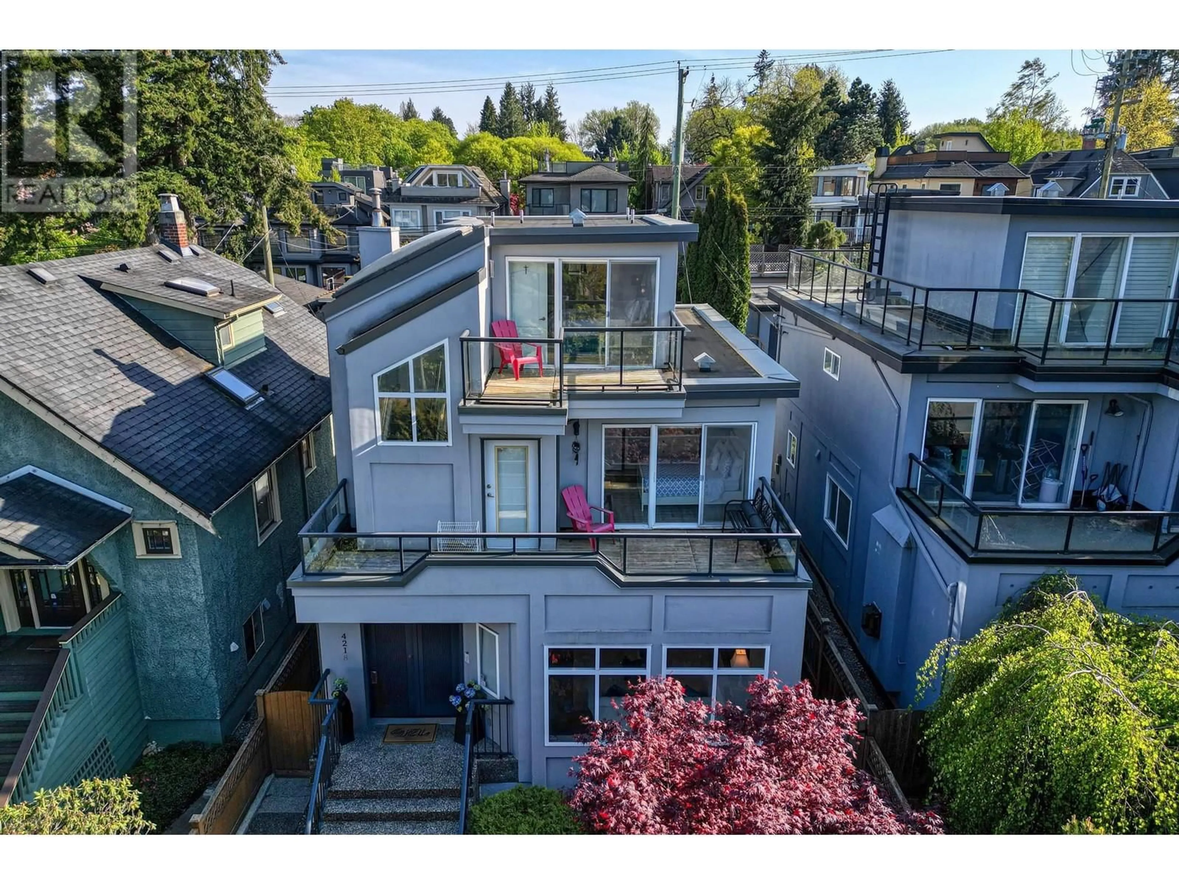 A pic from outside/outdoor area/front of a property/back of a property/a pic from drone, street for 4218 10TH AVENUE, Vancouver British Columbia V6R2H4