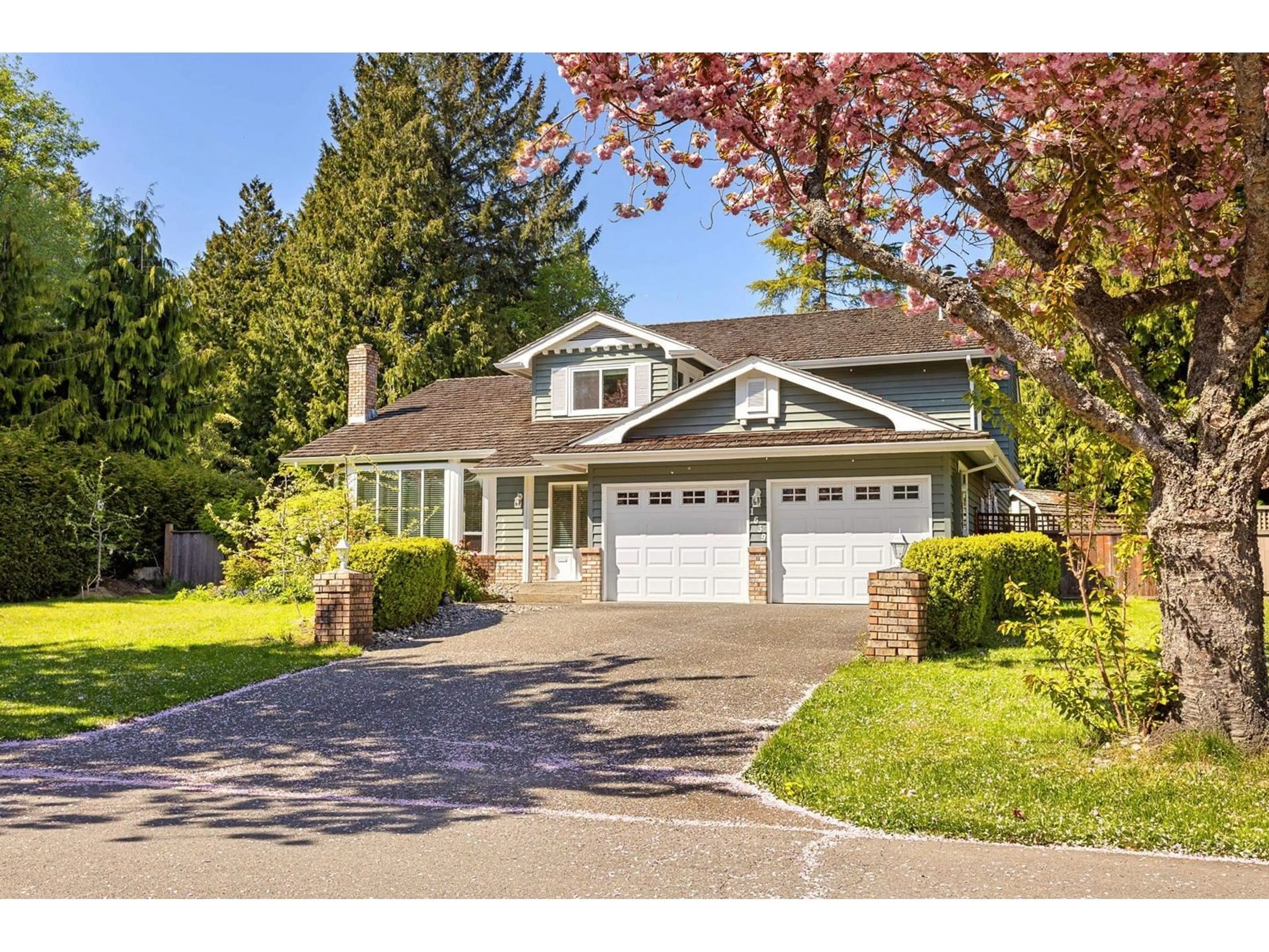 Home with vinyl exterior material, street for 1639 133A, Surrey British Columbia V4A6H5