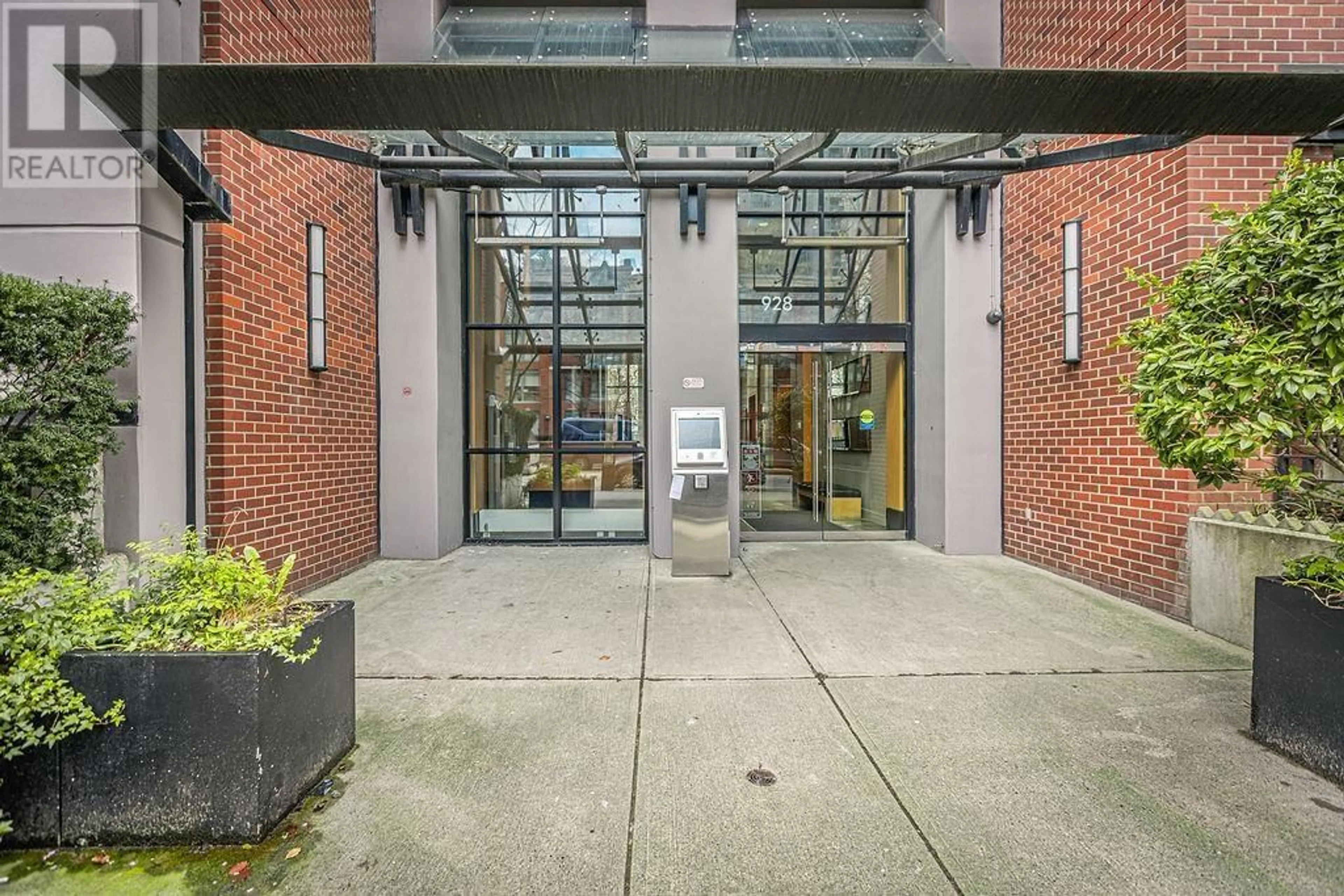 Indoor foyer for 1104 - 928 HOMER STREET, Vancouver British Columbia V6B1T7