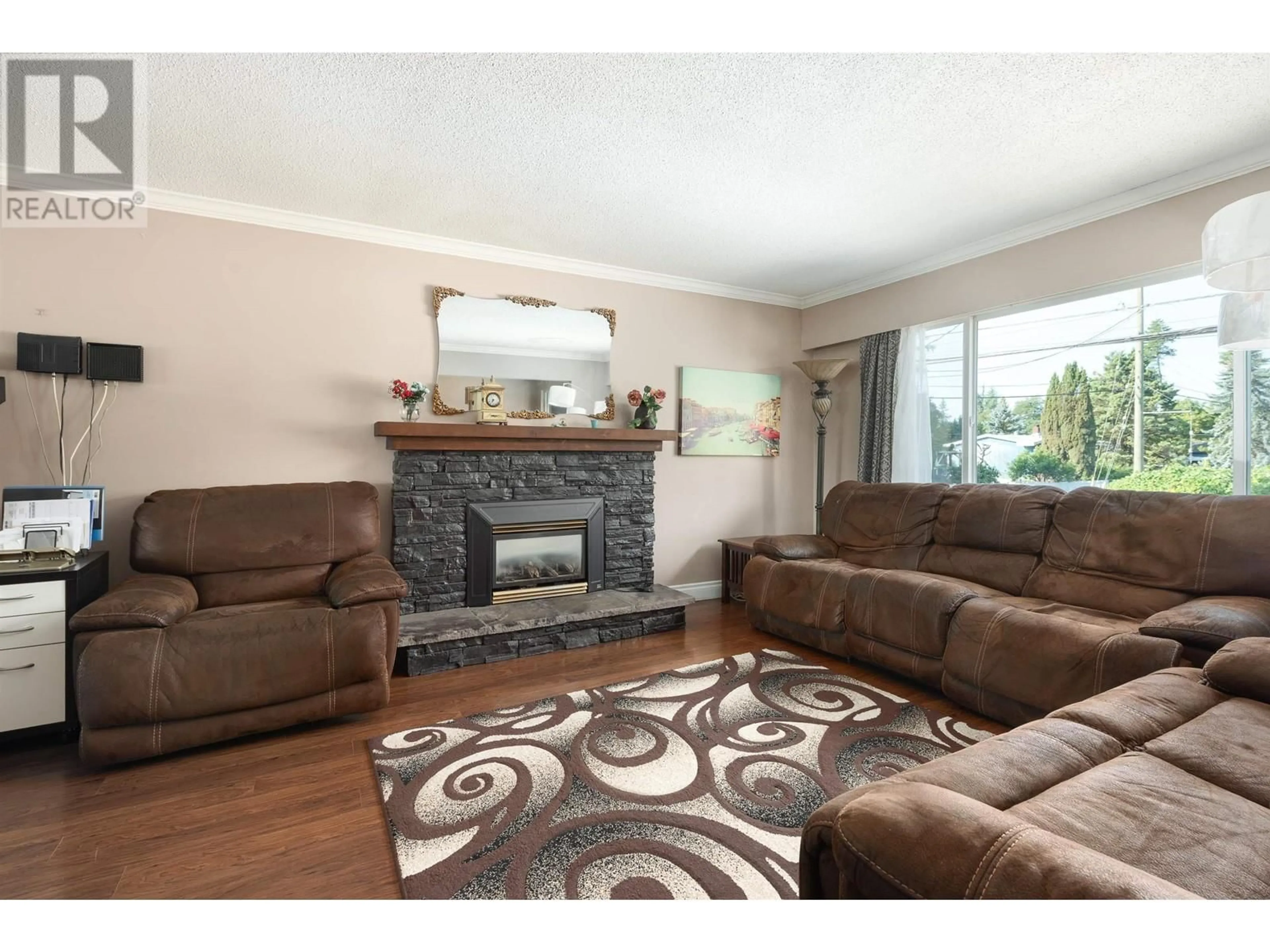 Living room with furniture, wood/laminate floor for 12344 228 STREET, Maple Ridge British Columbia V2X6M4