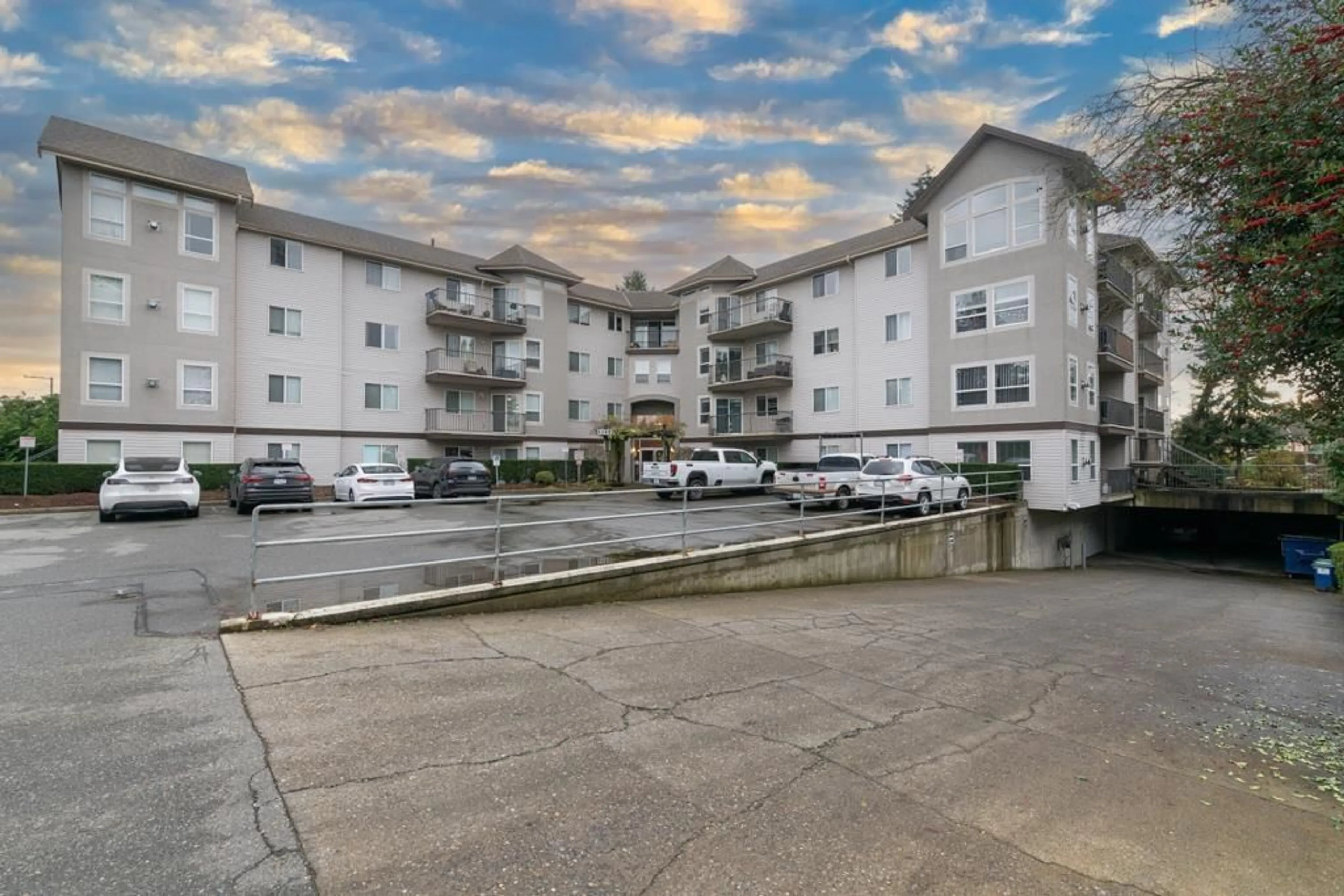 A pic from outside/outdoor area/front of a property/back of a property/a pic from drone, unknown for 411 - 33480 GEORGE FERGUSON, Abbotsford British Columbia V2S8G1