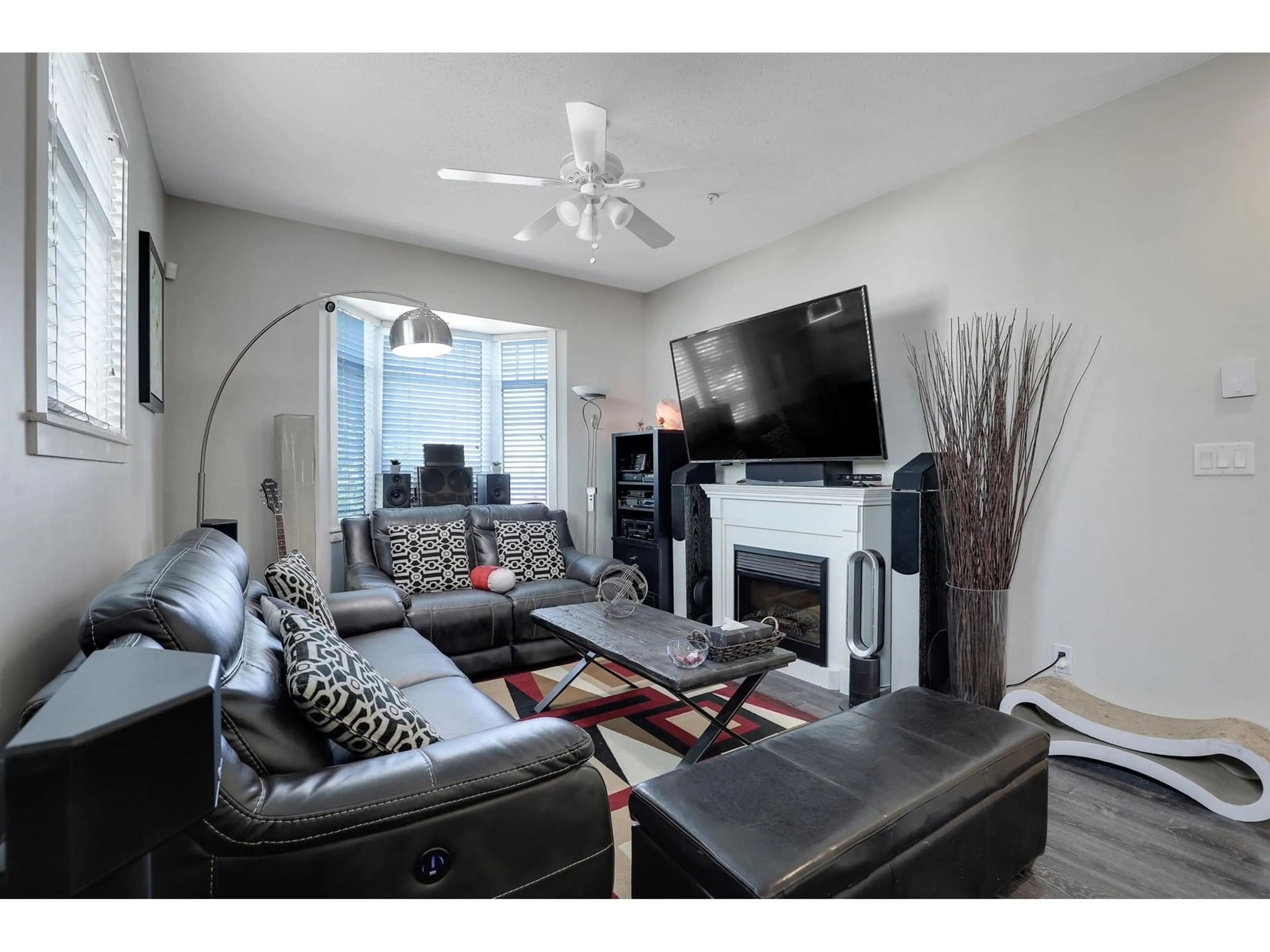 Living room with furniture, unknown for 22 - 19551 66, Surrey British Columbia V4N0Z5