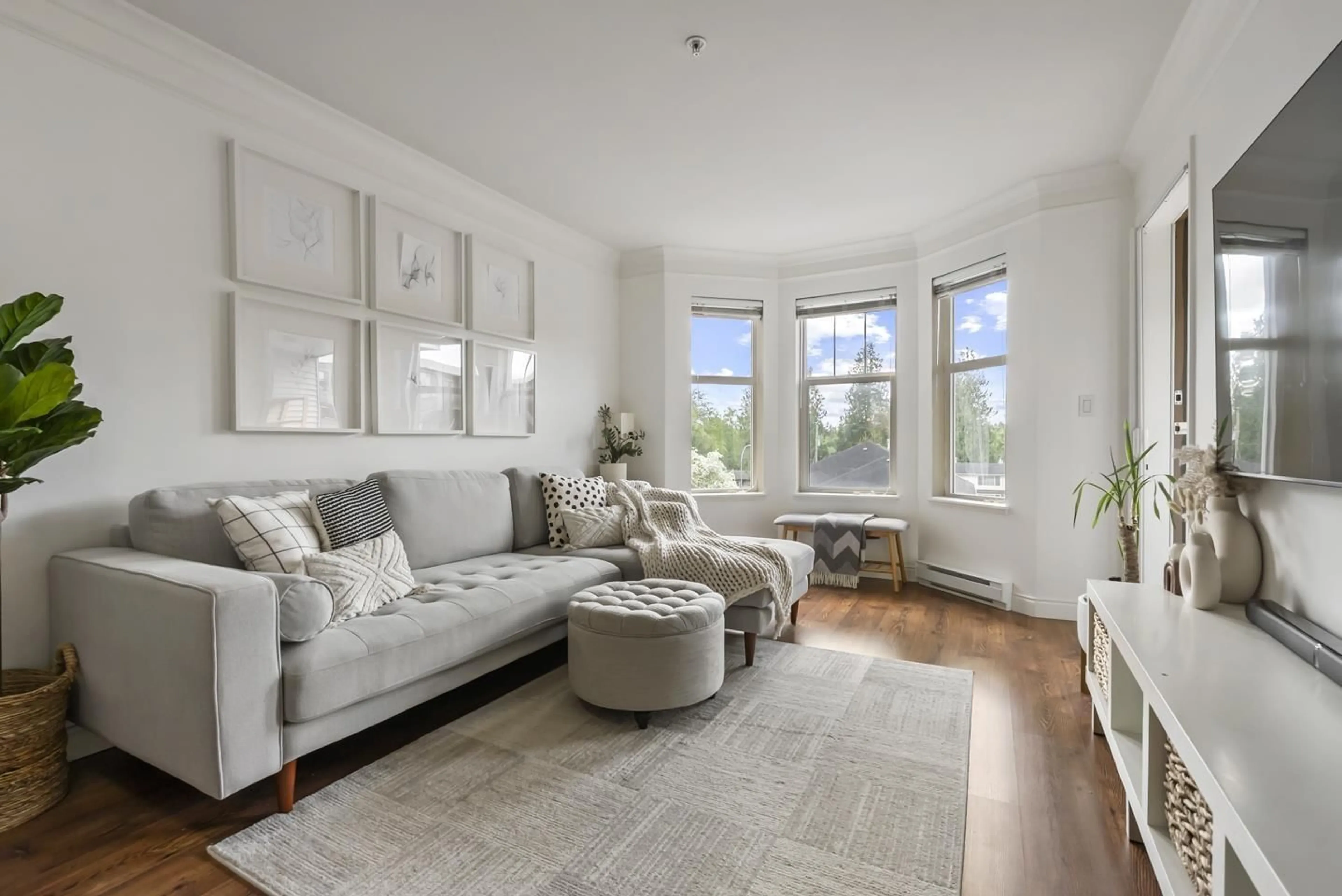 Living room with furniture, unknown for 310 - 5438 198, Langley British Columbia V3A1G2