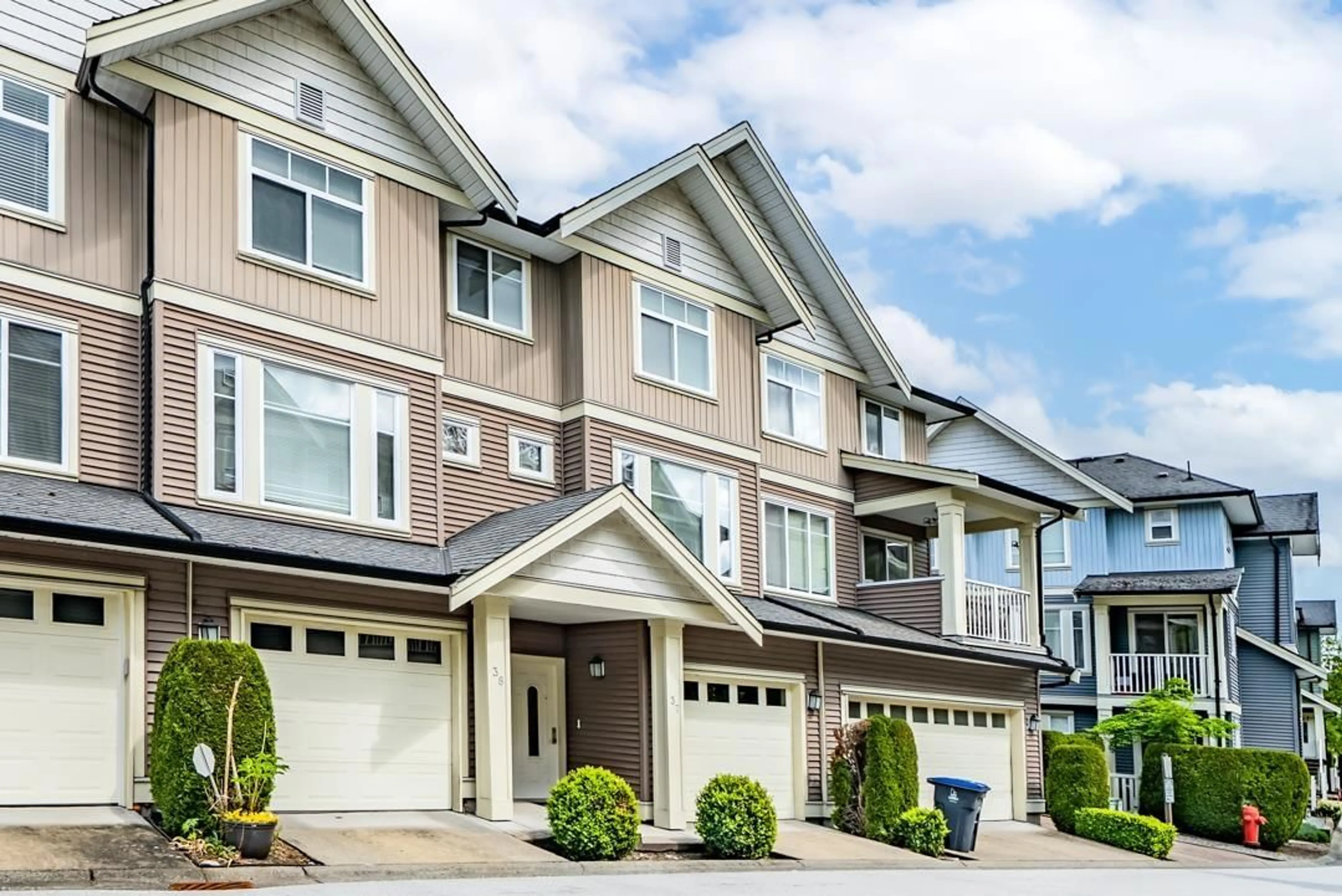 Home with vinyl exterior material, street for 37 - 6575 192, Surrey British Columbia V4N5T8