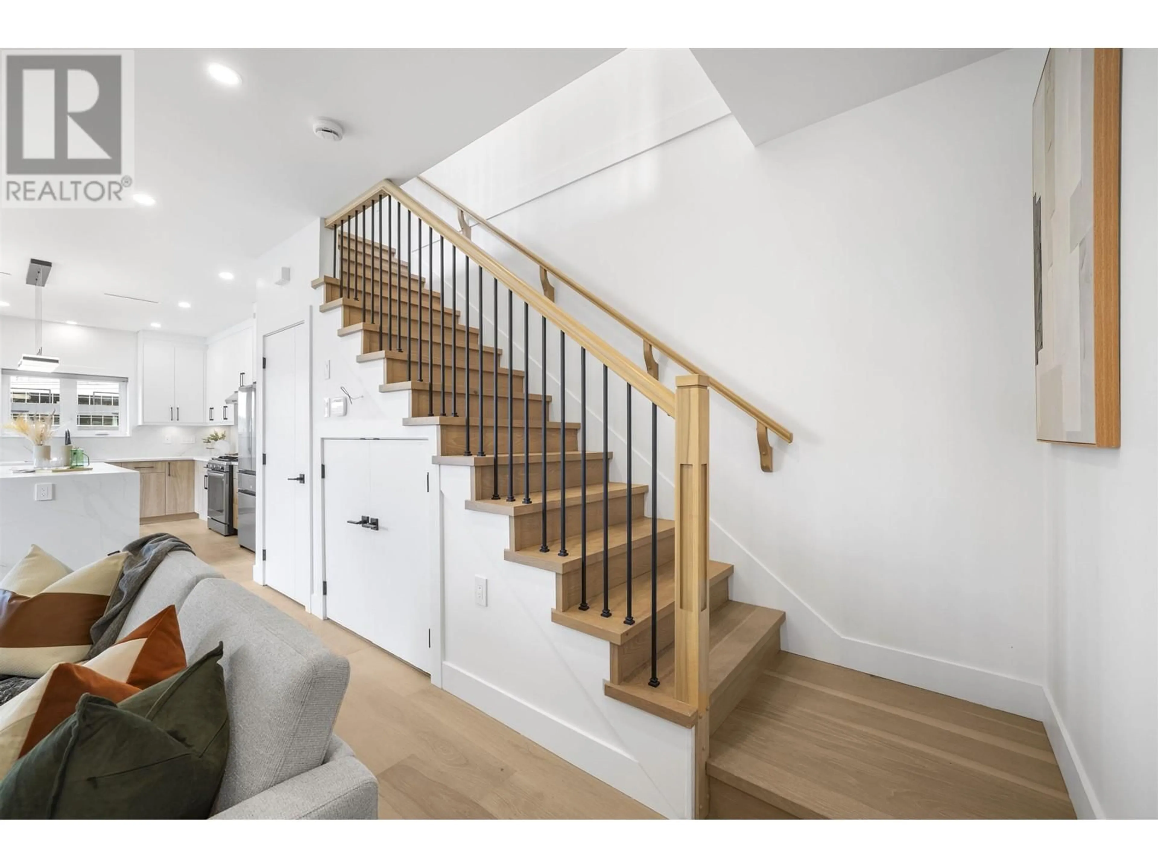 Stairs for 2435 NOOTKA STREET, Vancouver British Columbia V5M1X1