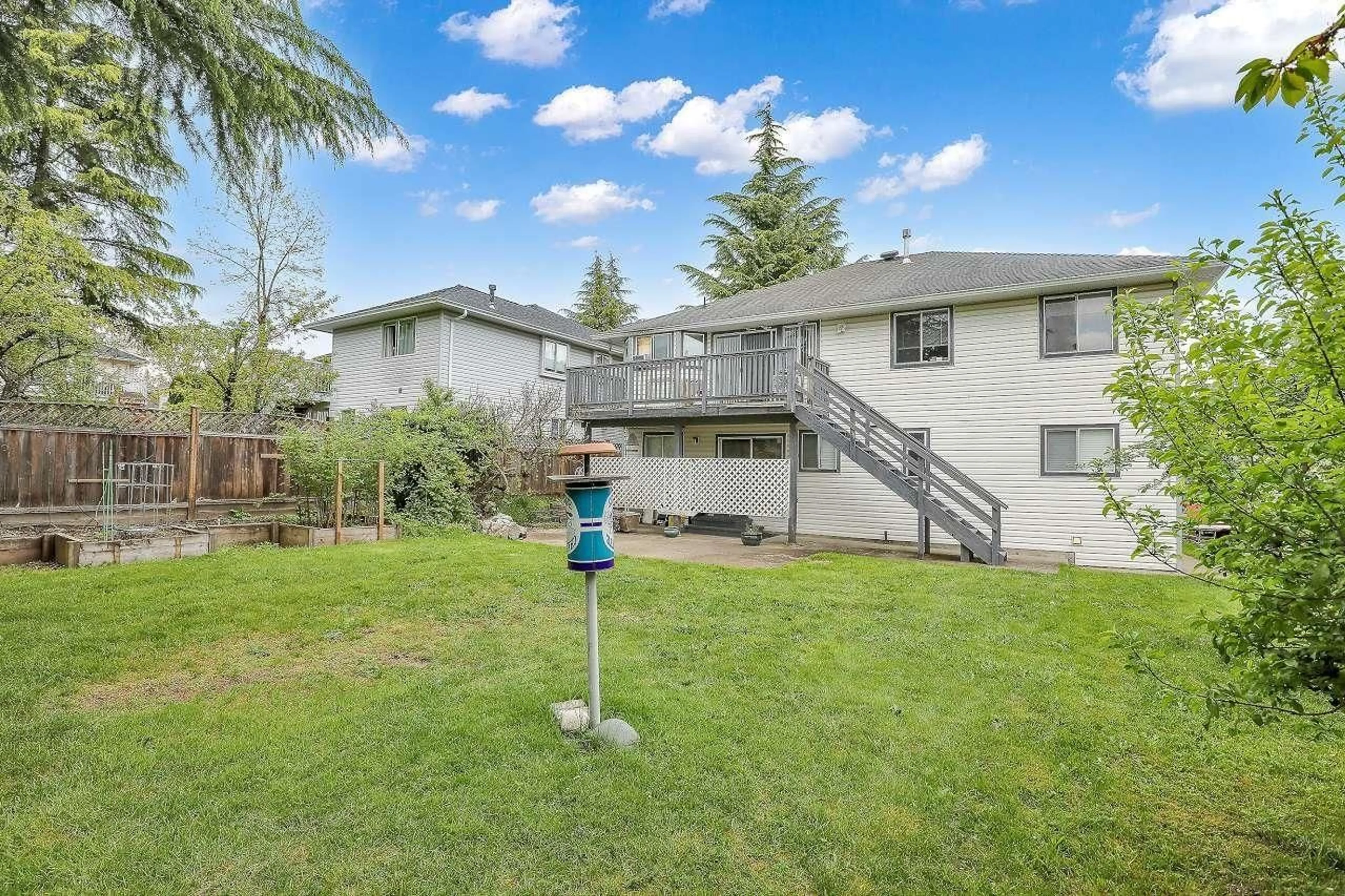 Patio, mountain view for 8019 158, Surrey British Columbia V4N0S6