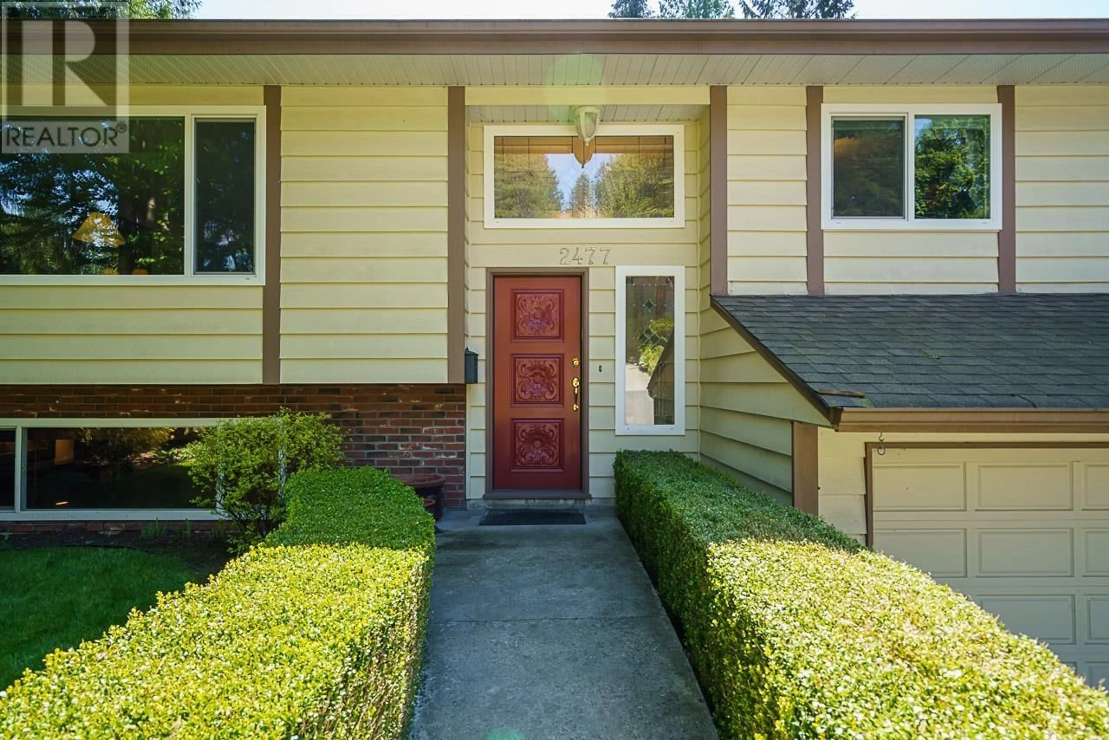 Home with vinyl exterior material, street for 2477 KEATS ROAD, North Vancouver British Columbia V7H1J6
