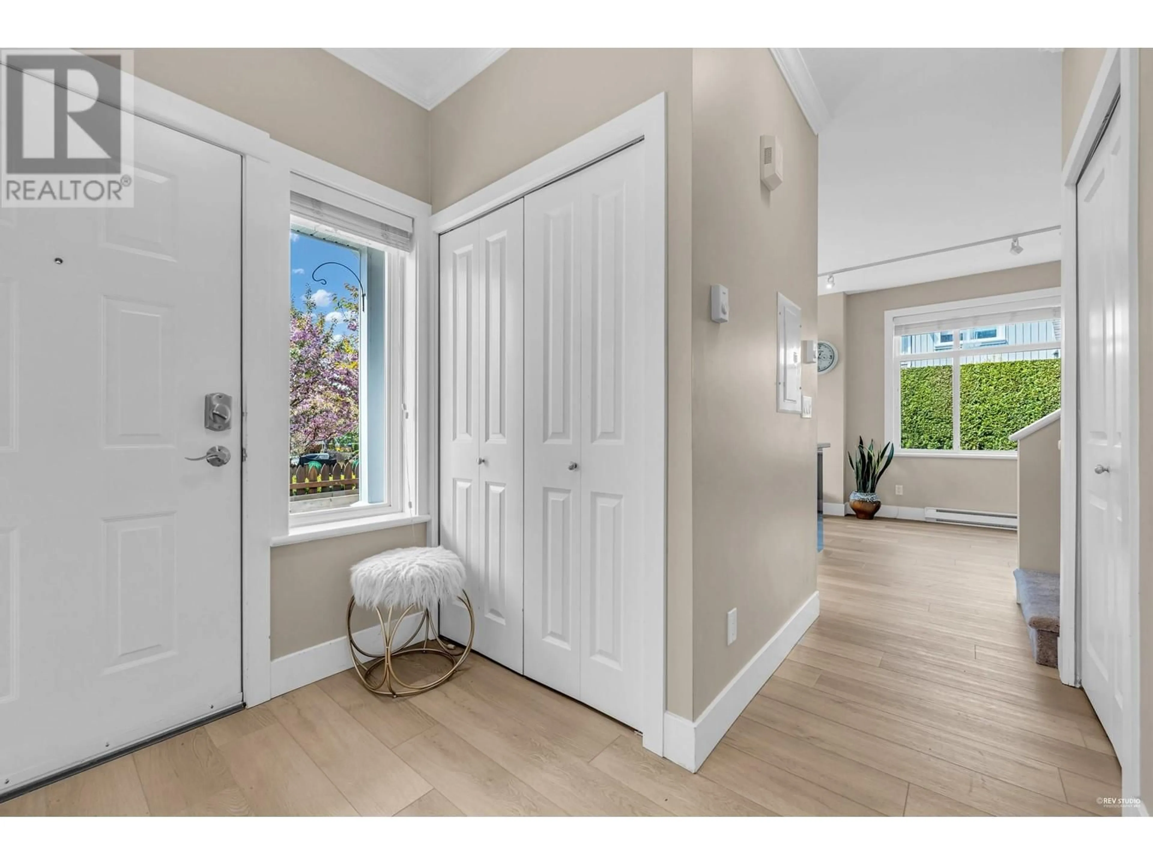 Indoor entryway for 35 - 6300 LONDON ROAD, Richmond British Columbia V7E6V6