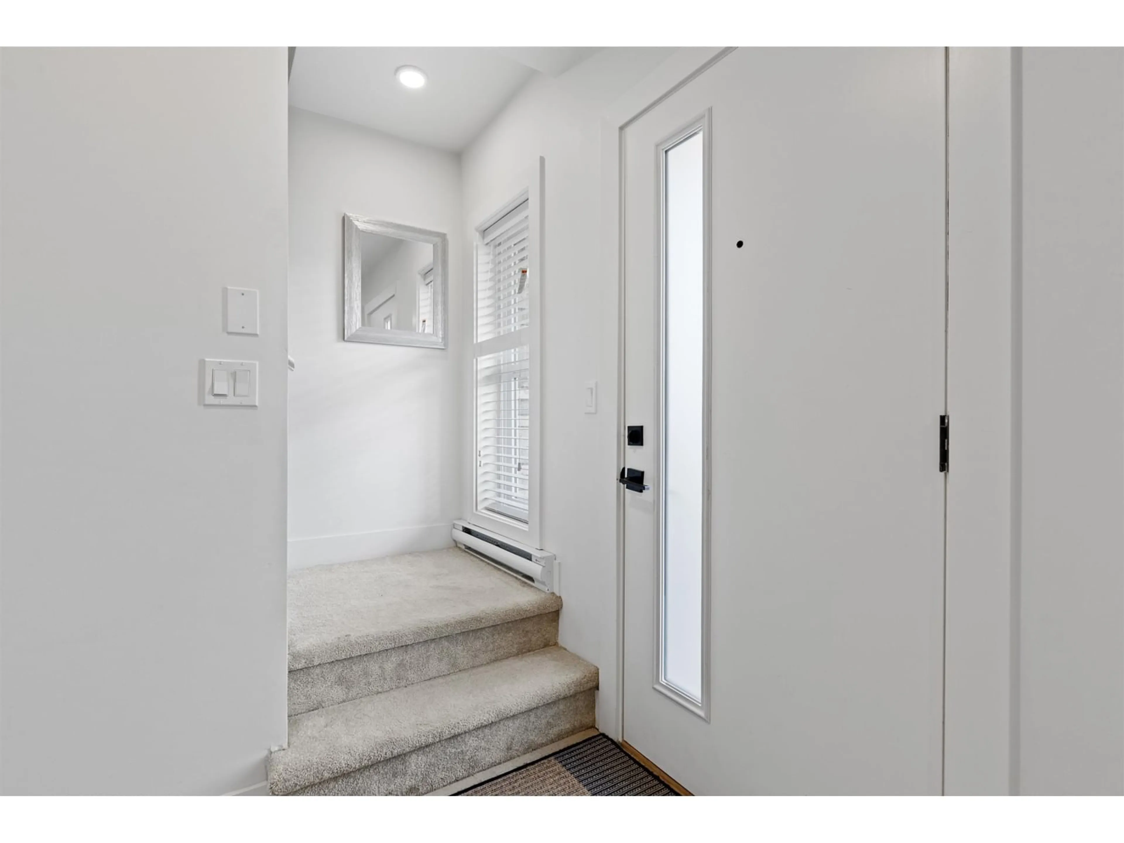 Indoor entryway for 22 - 19255 ALOHA, Surrey British Columbia V4N6T8