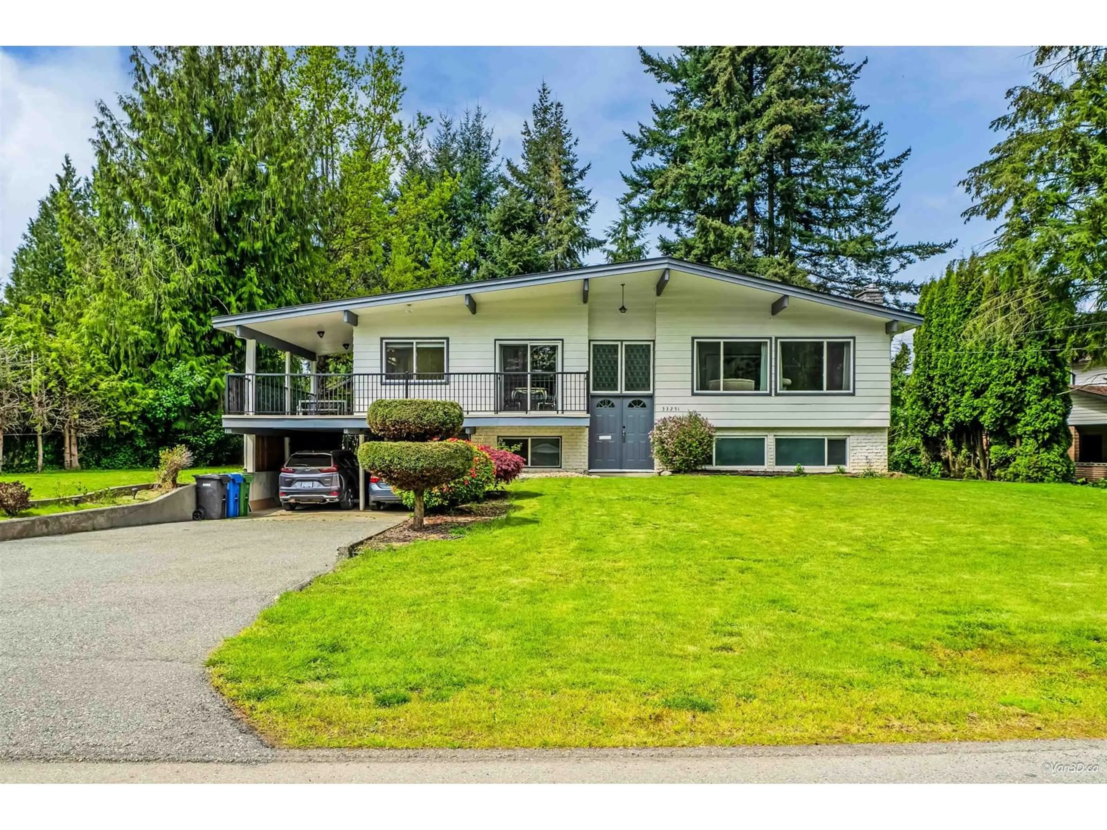 Home with vinyl exterior material, street for 33251 FARRANT, Abbotsford British Columbia V2S1V4
