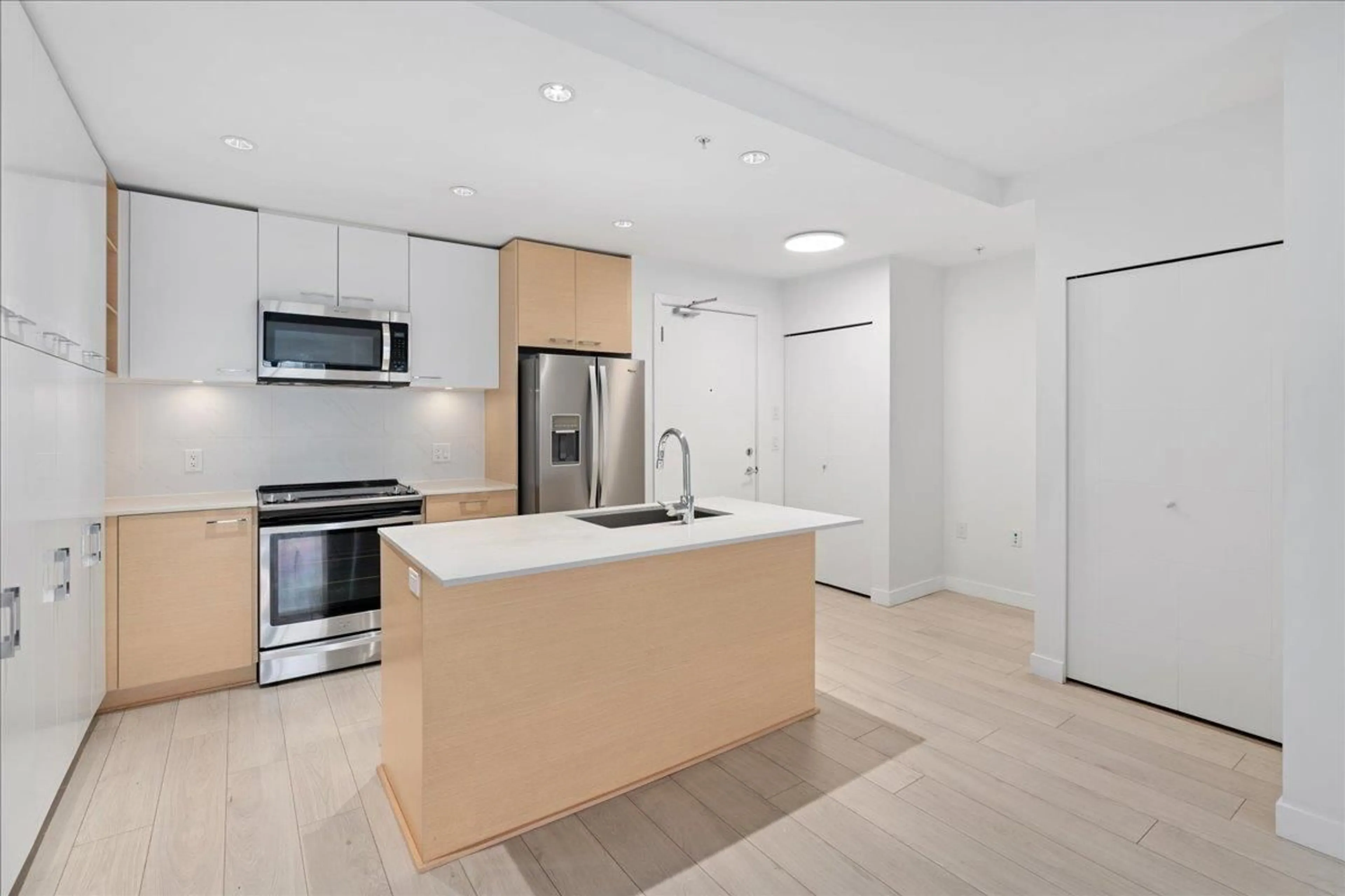 Open concept kitchen, unknown for 503 - 10581 140, Surrey British Columbia V3T0M7