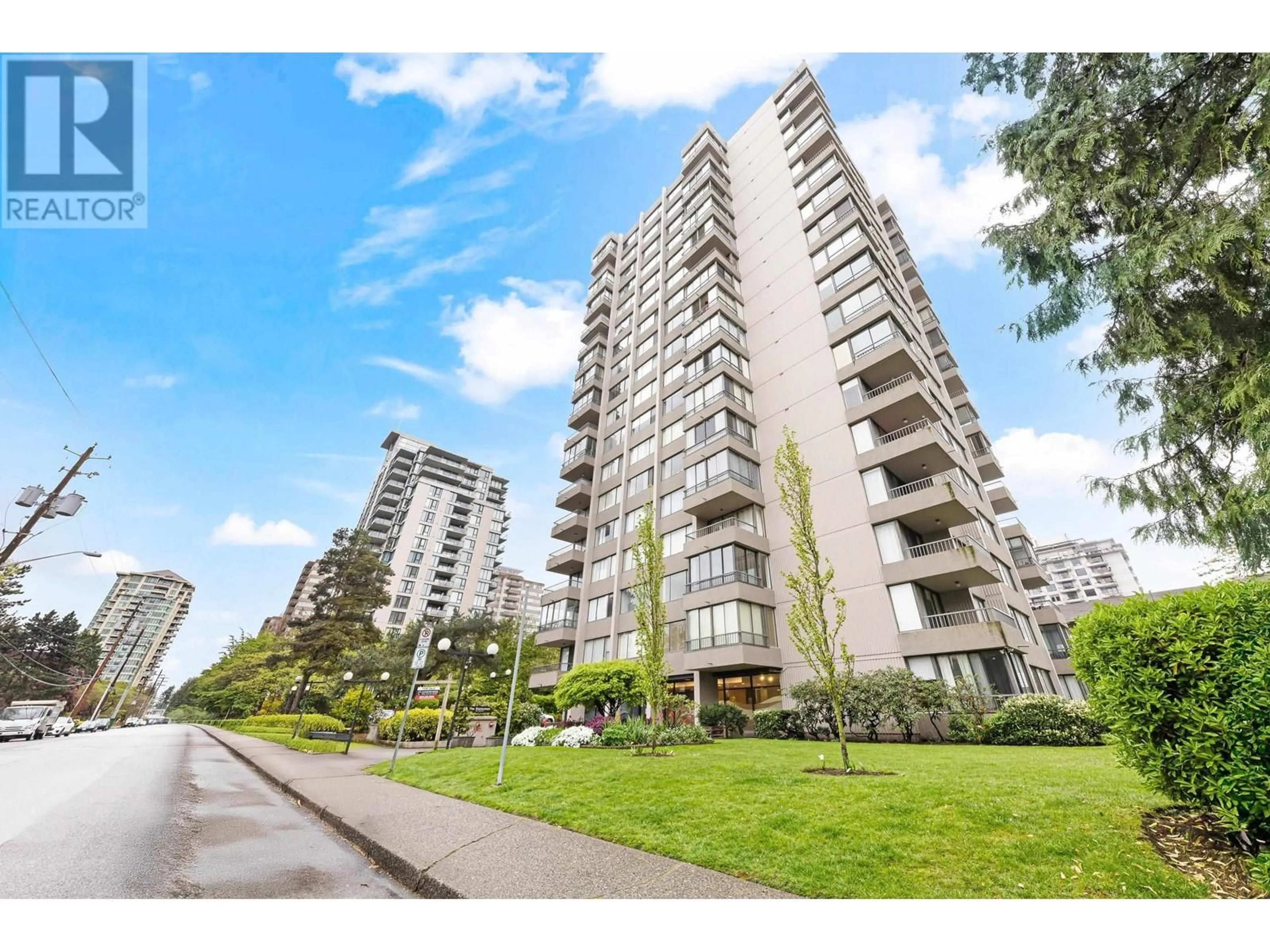 A pic from outside/outdoor area/front of a property/back of a property/a pic from drone, street for 901 - 740 HAMILTON STREET, New Westminster British Columbia V3M5T7