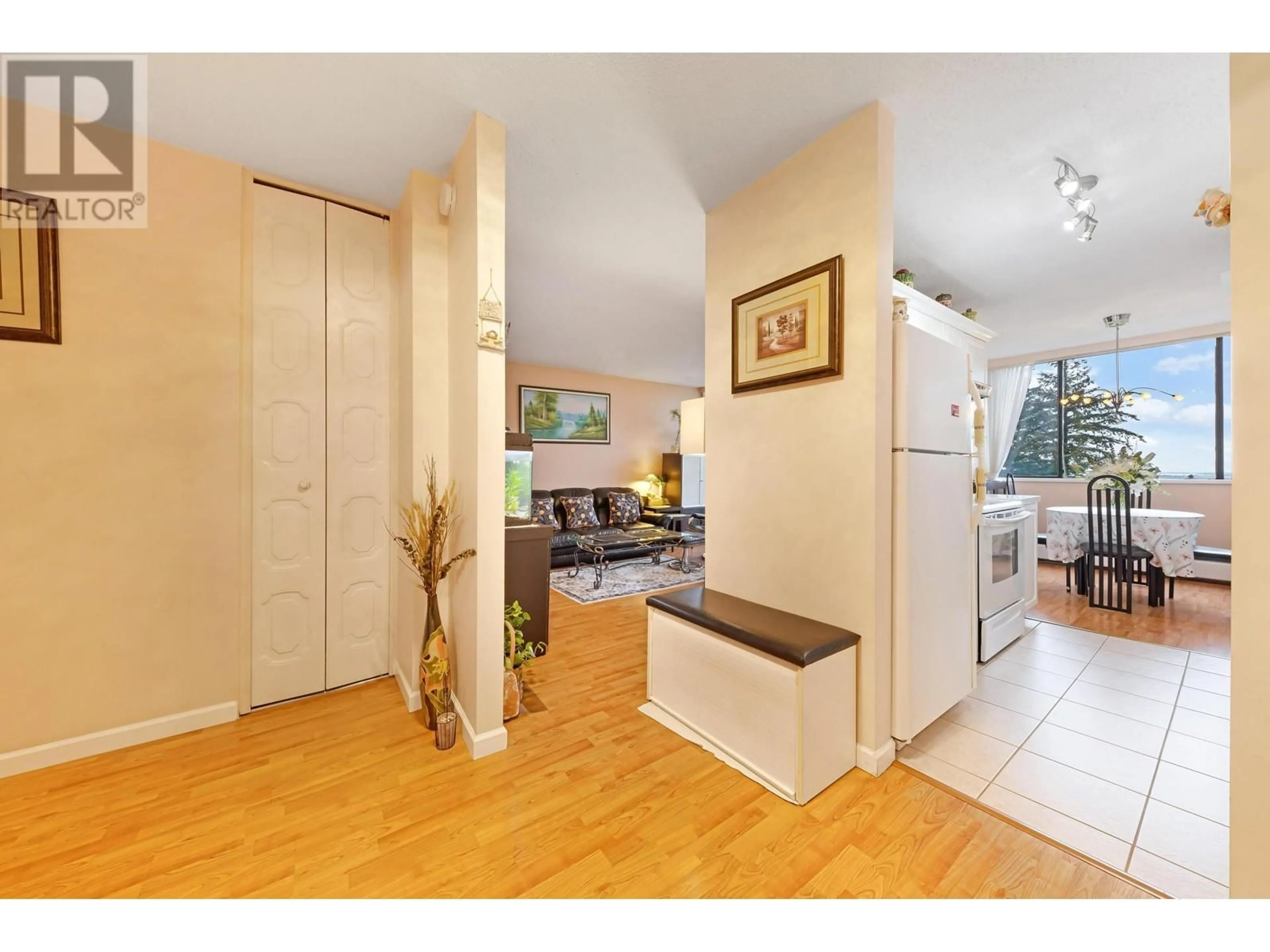 Indoor entryway for 901 - 740 HAMILTON STREET, New Westminster British Columbia V3M5T7
