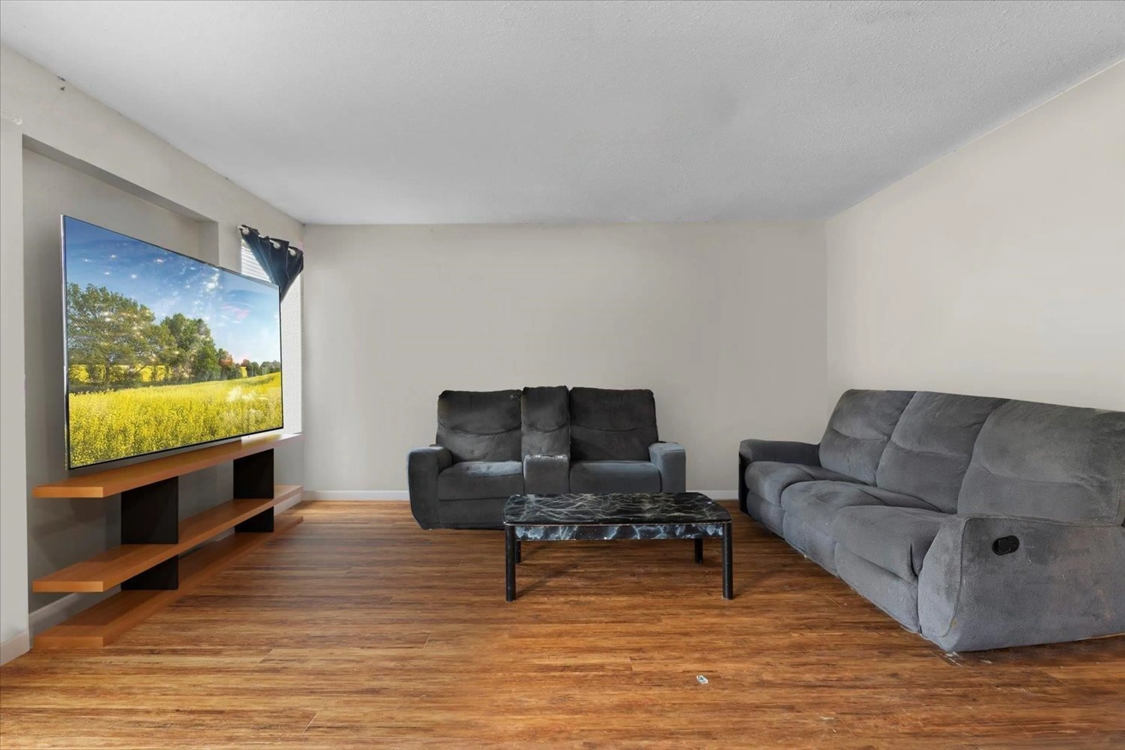 Living room with furniture, wood/laminate floor for 8547 MCCUTCHEON AVENUE, Chilliwack British Columbia V2P7L3
