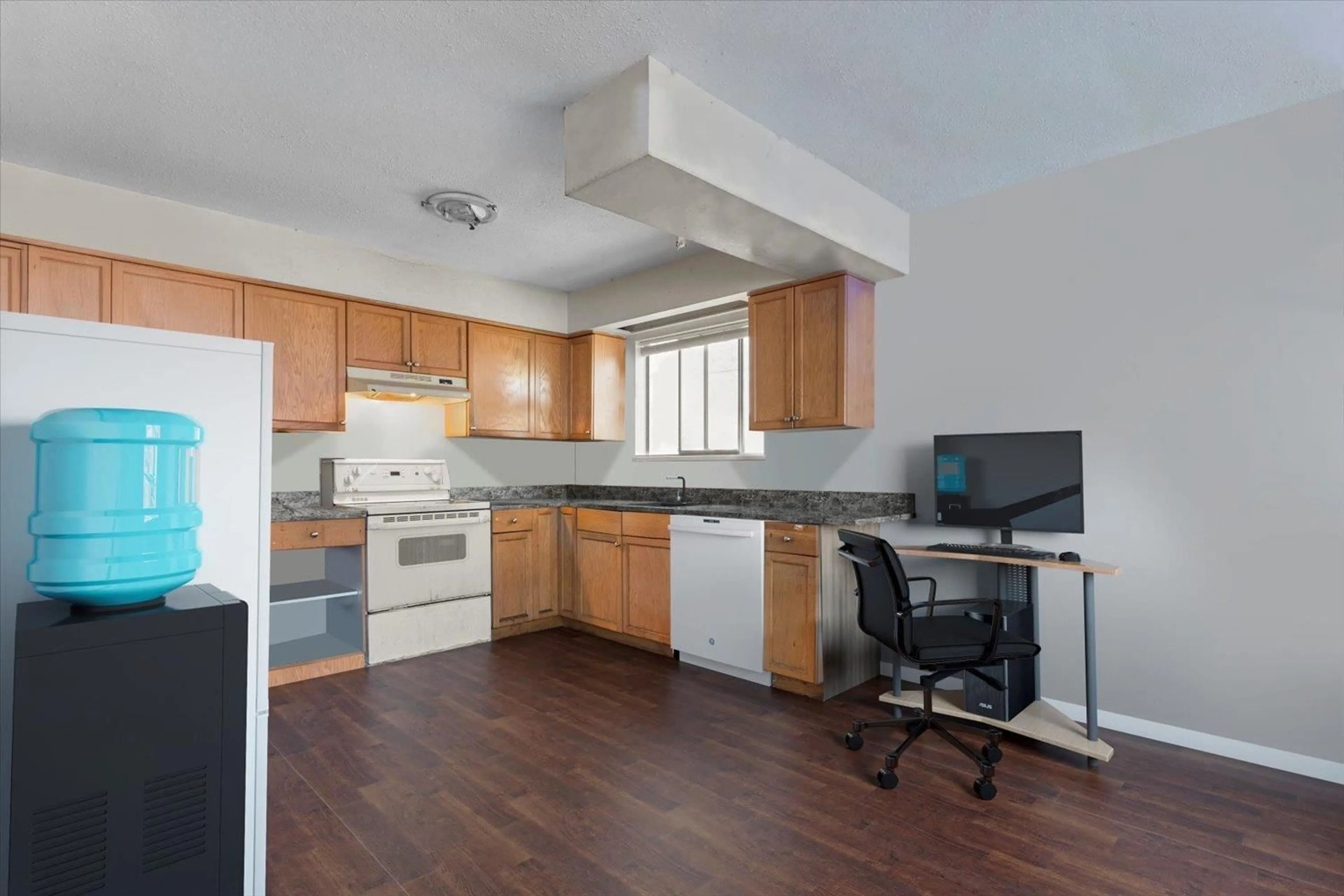 Standard kitchen, unknown for 8547 MCCUTCHEON AVENUE, Chilliwack British Columbia V2P7L3