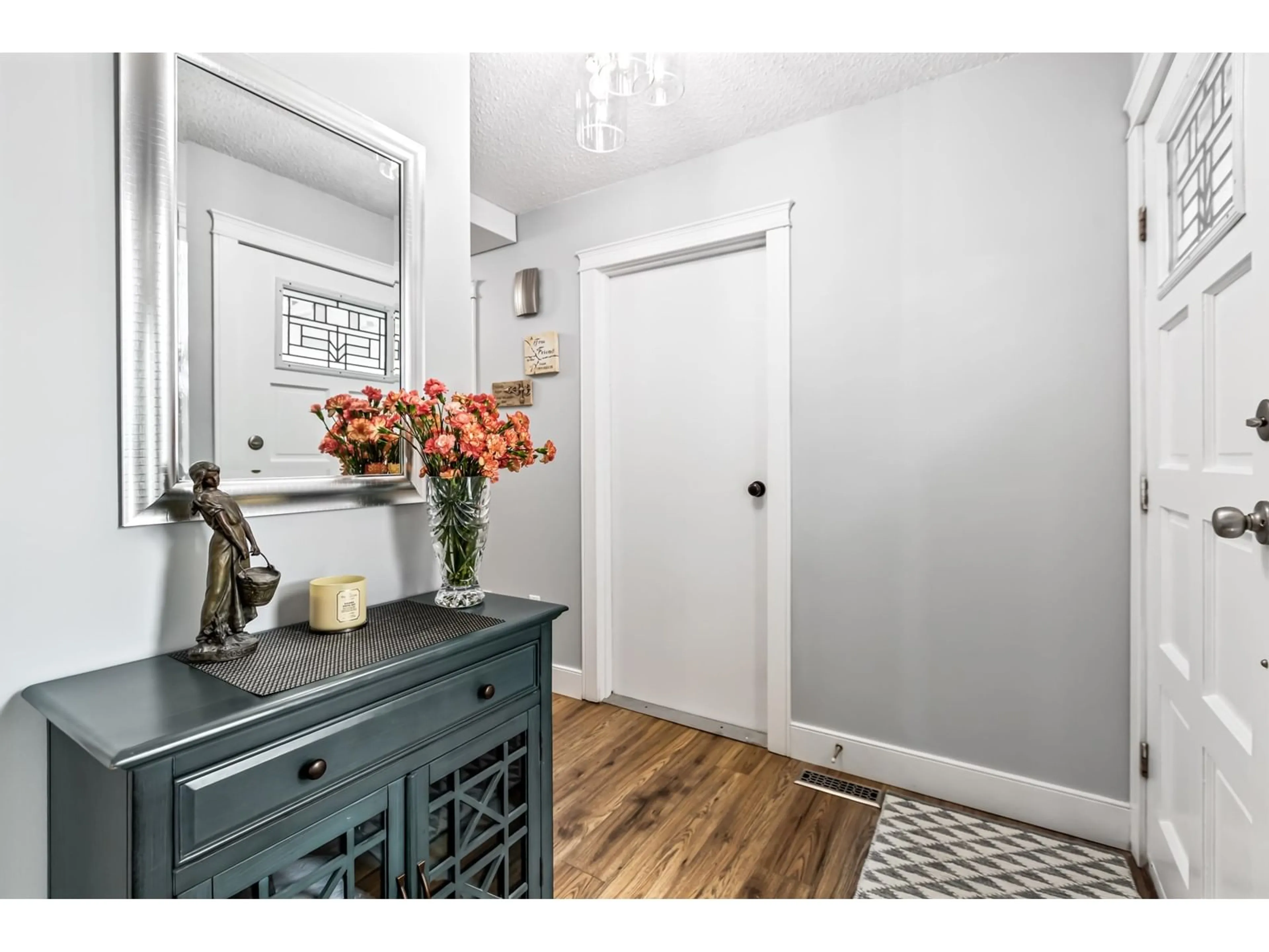Indoor entryway for 15063 98, Surrey British Columbia V3R5W9