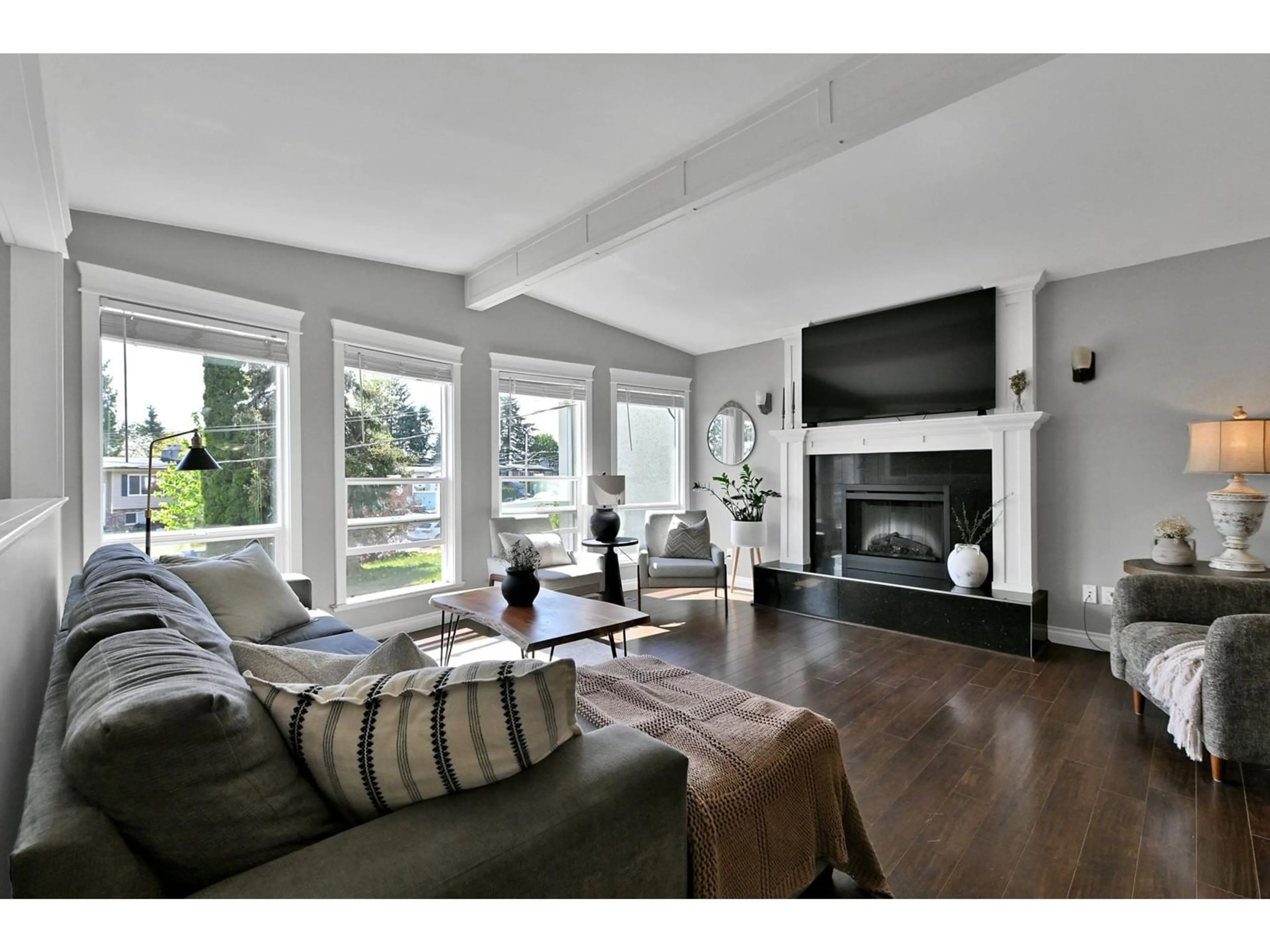 Living room with furniture, wood/laminate floor for 32753 CRANE, Mission British Columbia V2V4V3