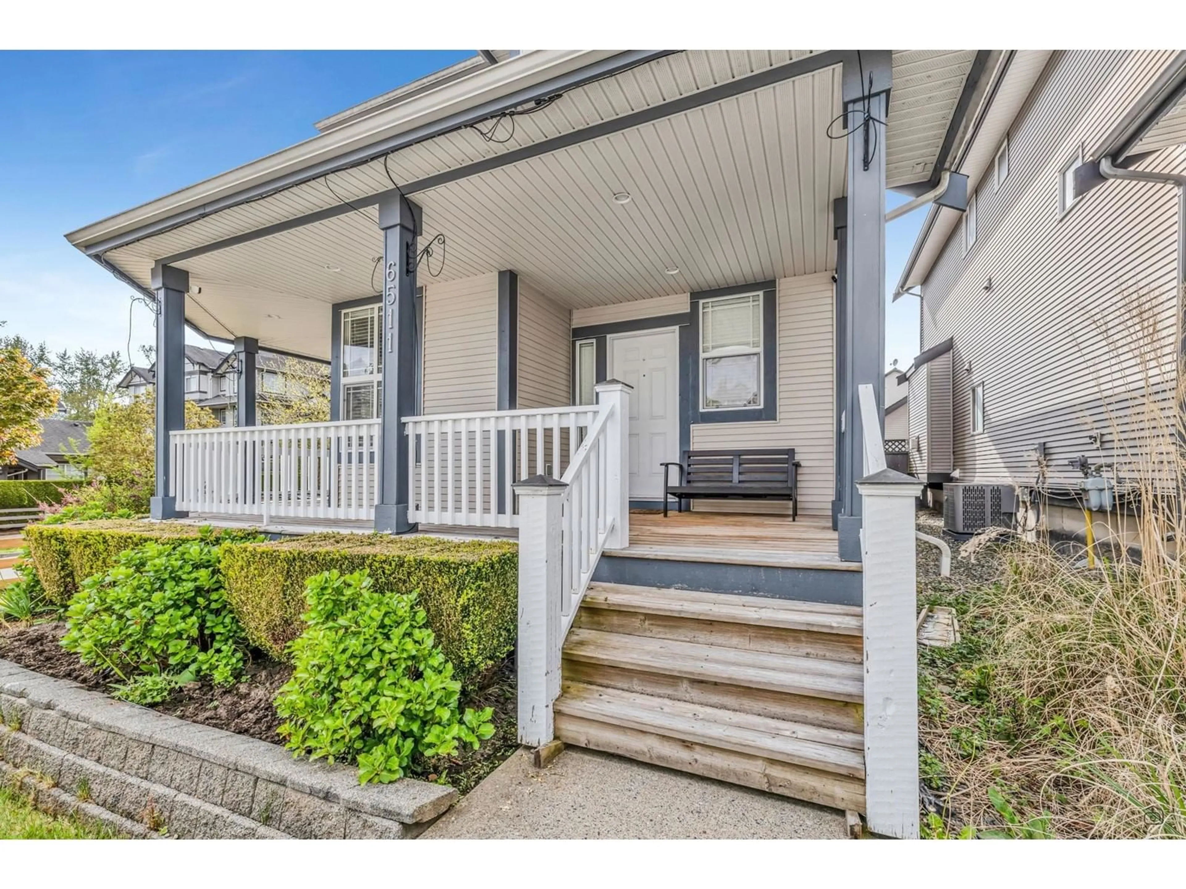 Home with vinyl exterior material, street for 6511 193A, Surrey British Columbia V4N5P8