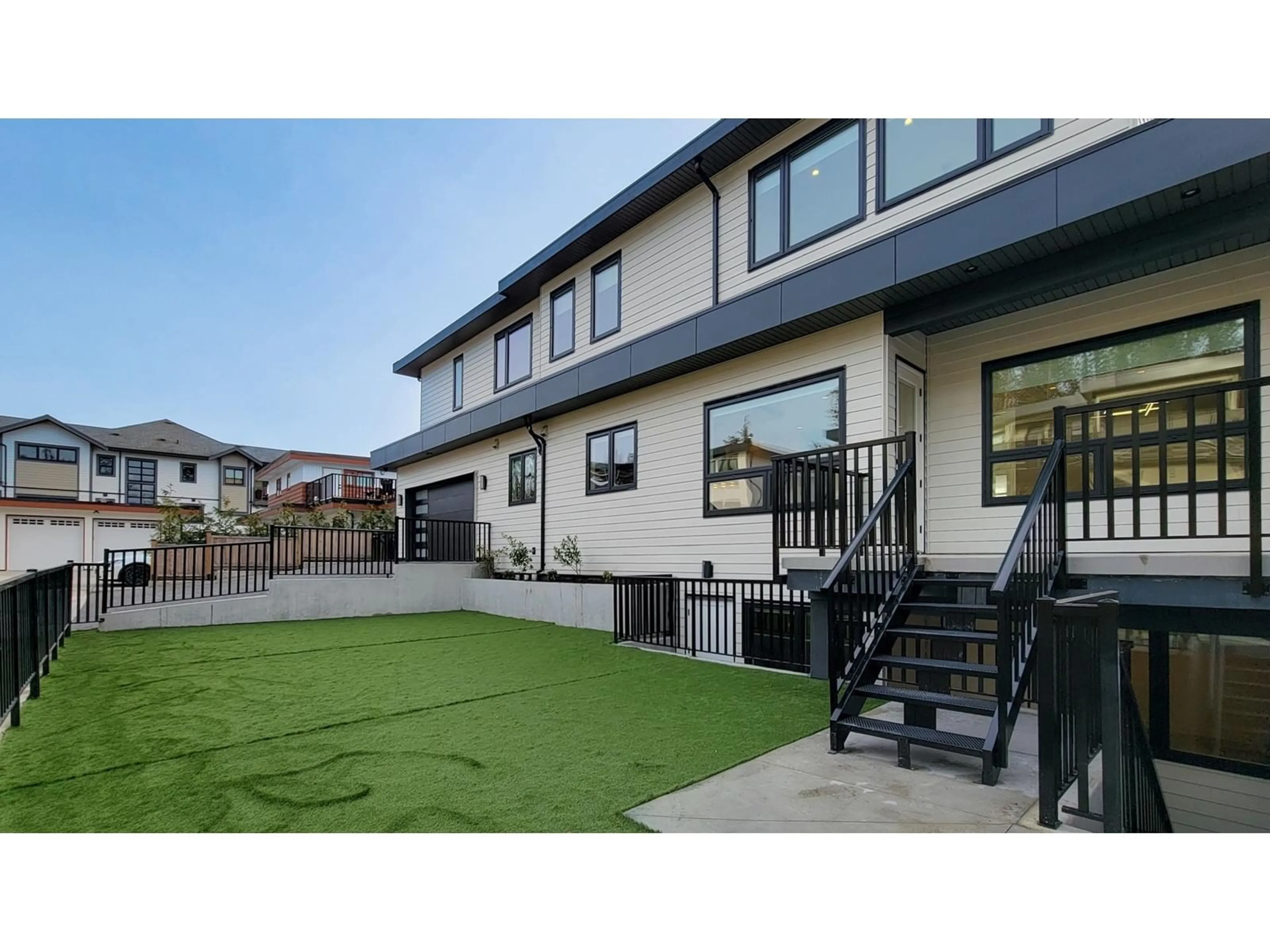 Patio, unknown for 13525 16TH, Surrey British Columbia V4A9K9
