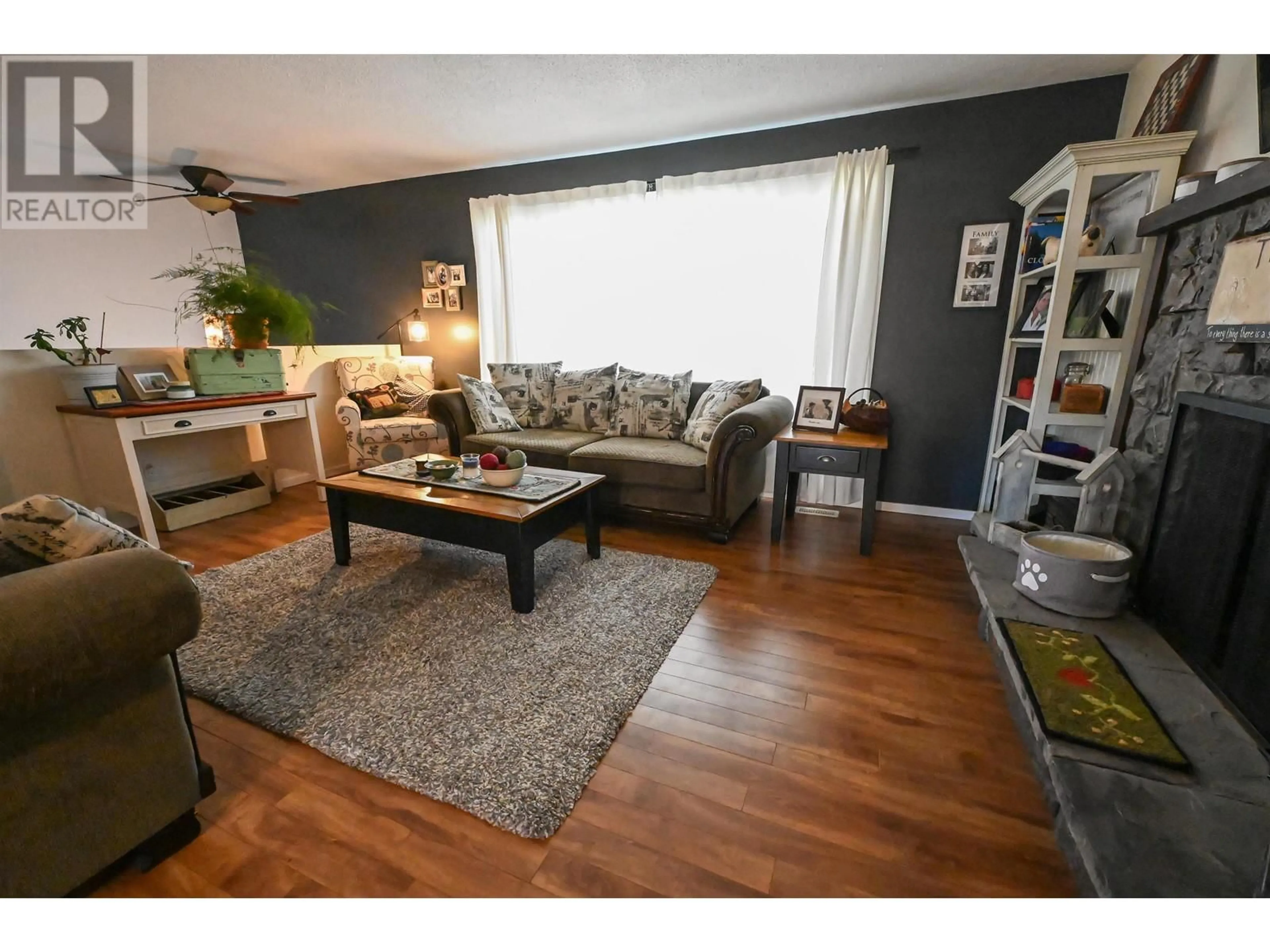 Living room with furniture, wood/laminate floor for 734 SMITH STREET, Williams Lake British Columbia V2G4A5
