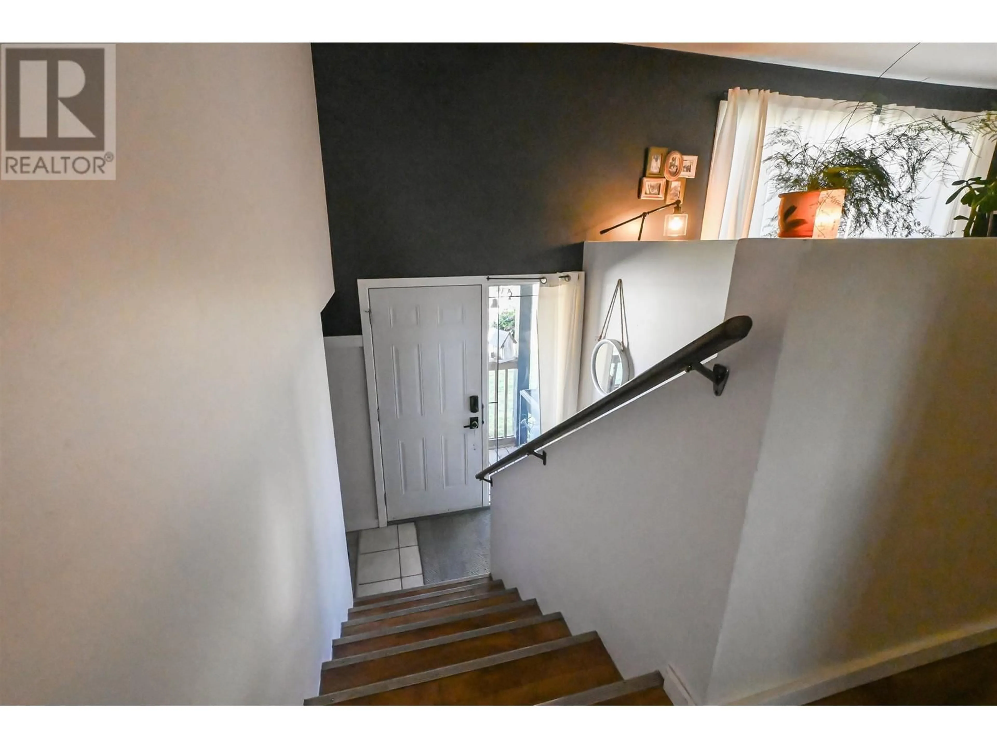 Stairs for 734 SMITH STREET, Williams Lake British Columbia V2G4A5