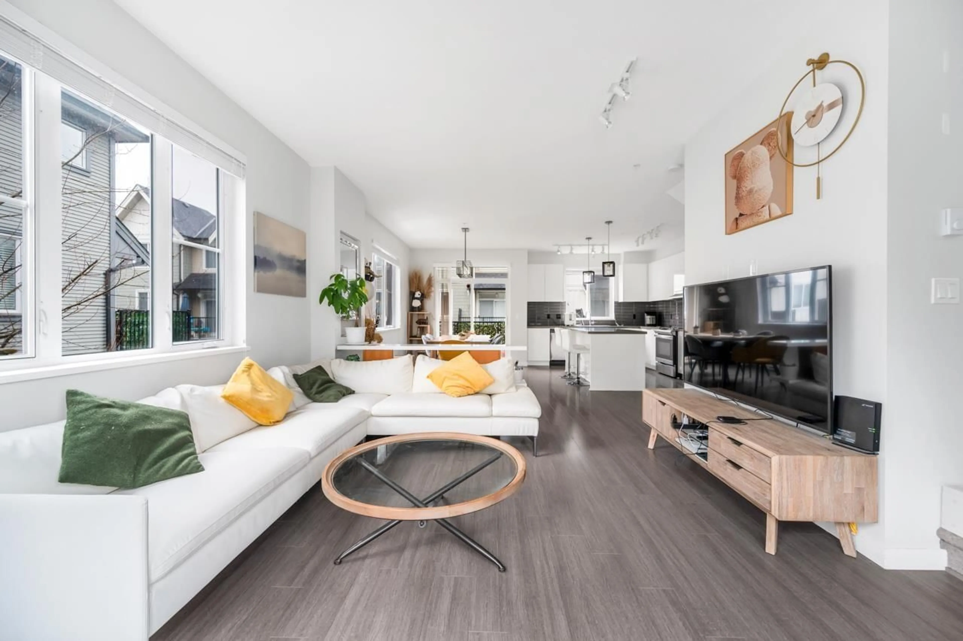 Living room with furniture, wood/laminate floor for 29 - 8050 204, Langley British Columbia V2Y0X1