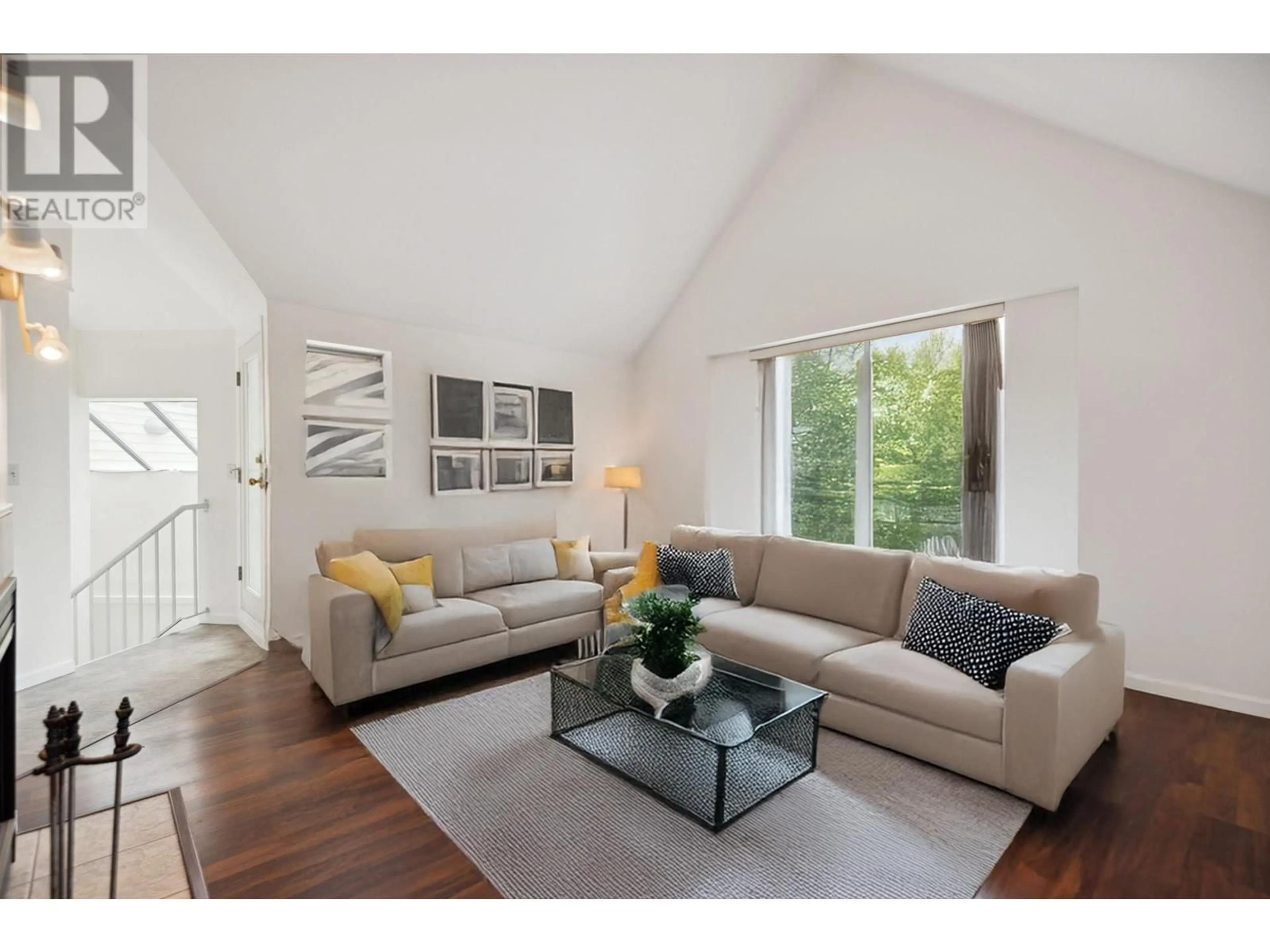Living room with furniture, wood/laminate floor for 1495 KITCHENER STREET, Vancouver British Columbia V5L2V7