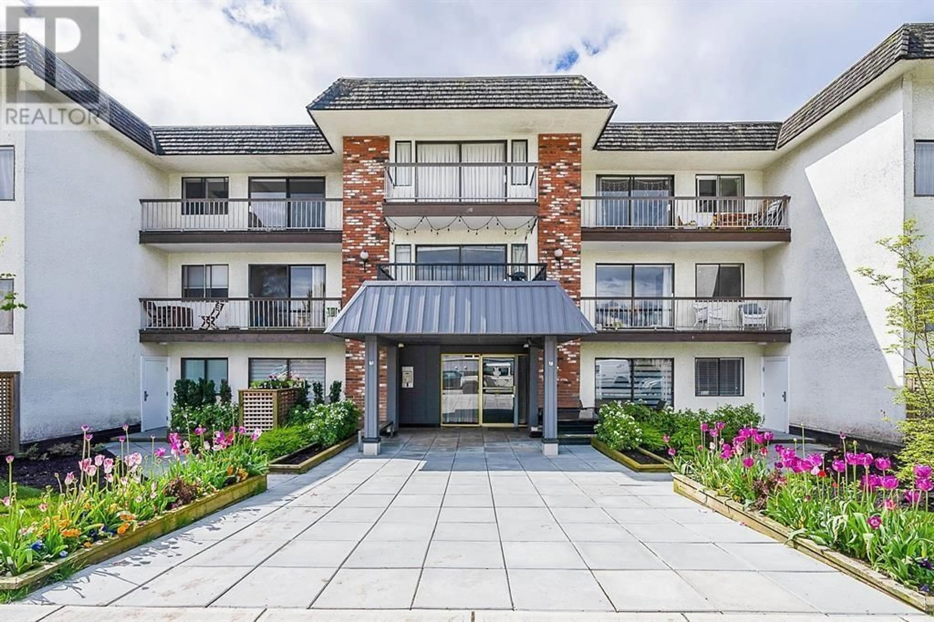 Patio, unknown for 210 - 2040 CORNWALL AVENUE, Vancouver British Columbia V6J1E1