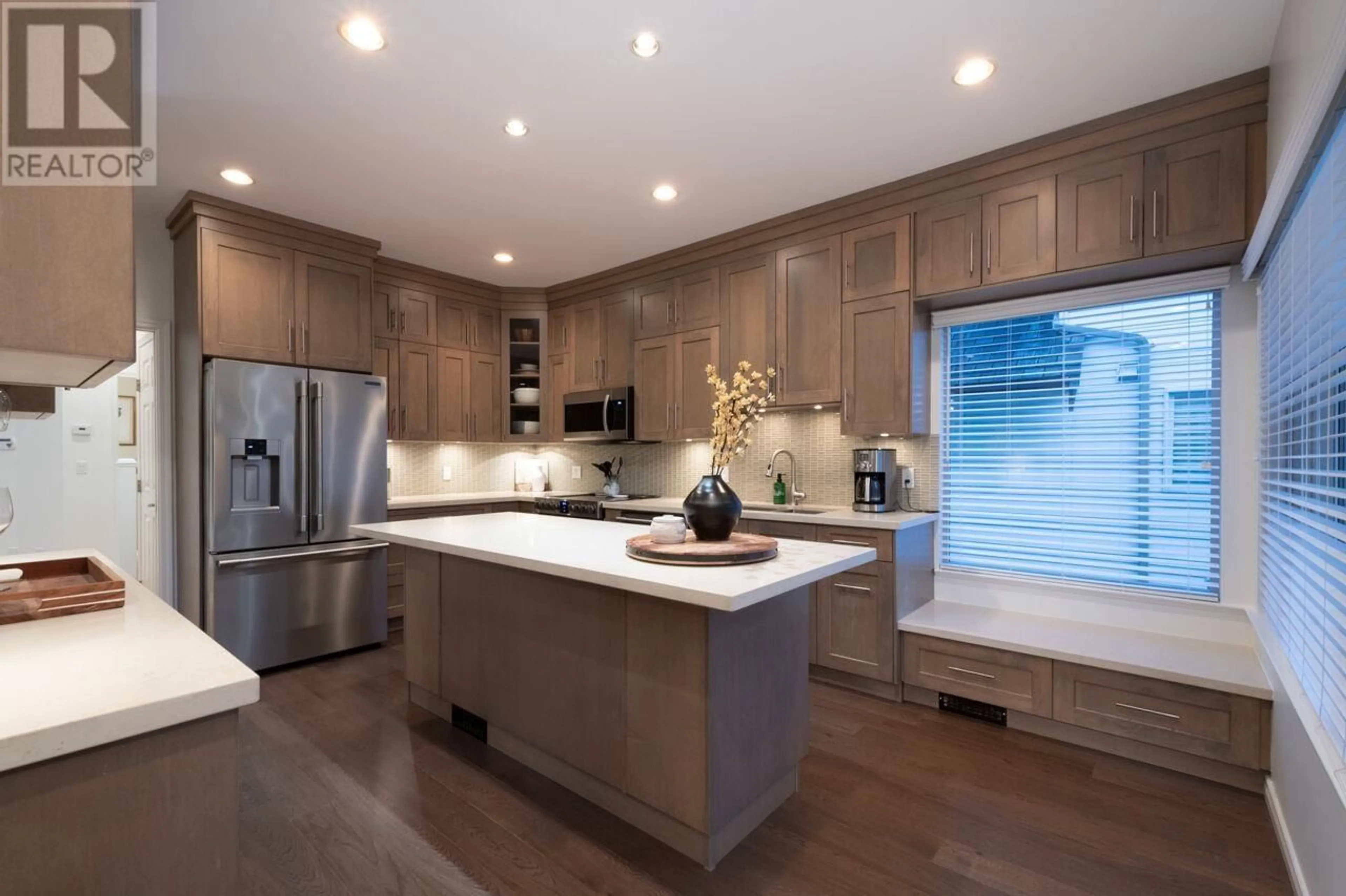 Contemporary kitchen, unknown for 3282 WELLINGTON COURT, Coquitlam British Columbia V3B7X2