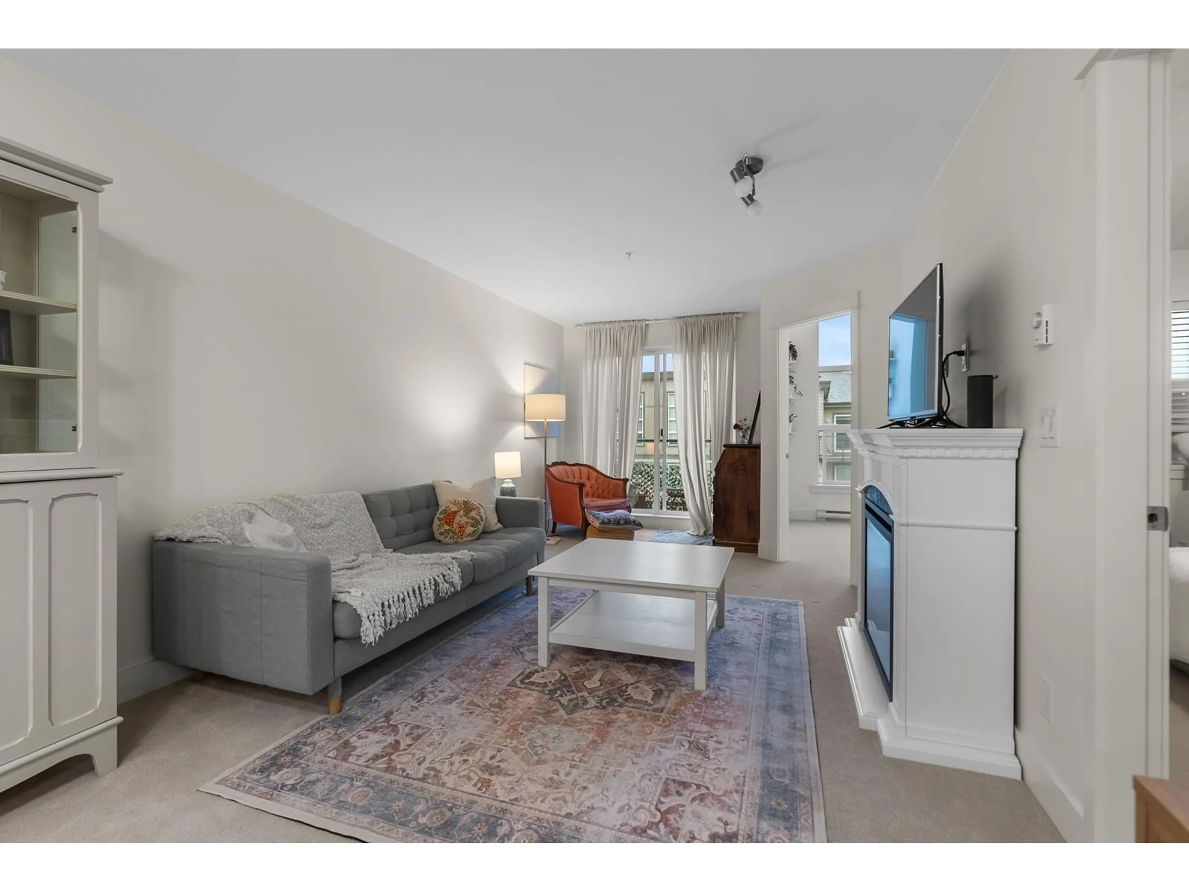 Living room with furniture, unknown for 419 - 30515 CARDINAL, Abbotsford British Columbia V2T0A8