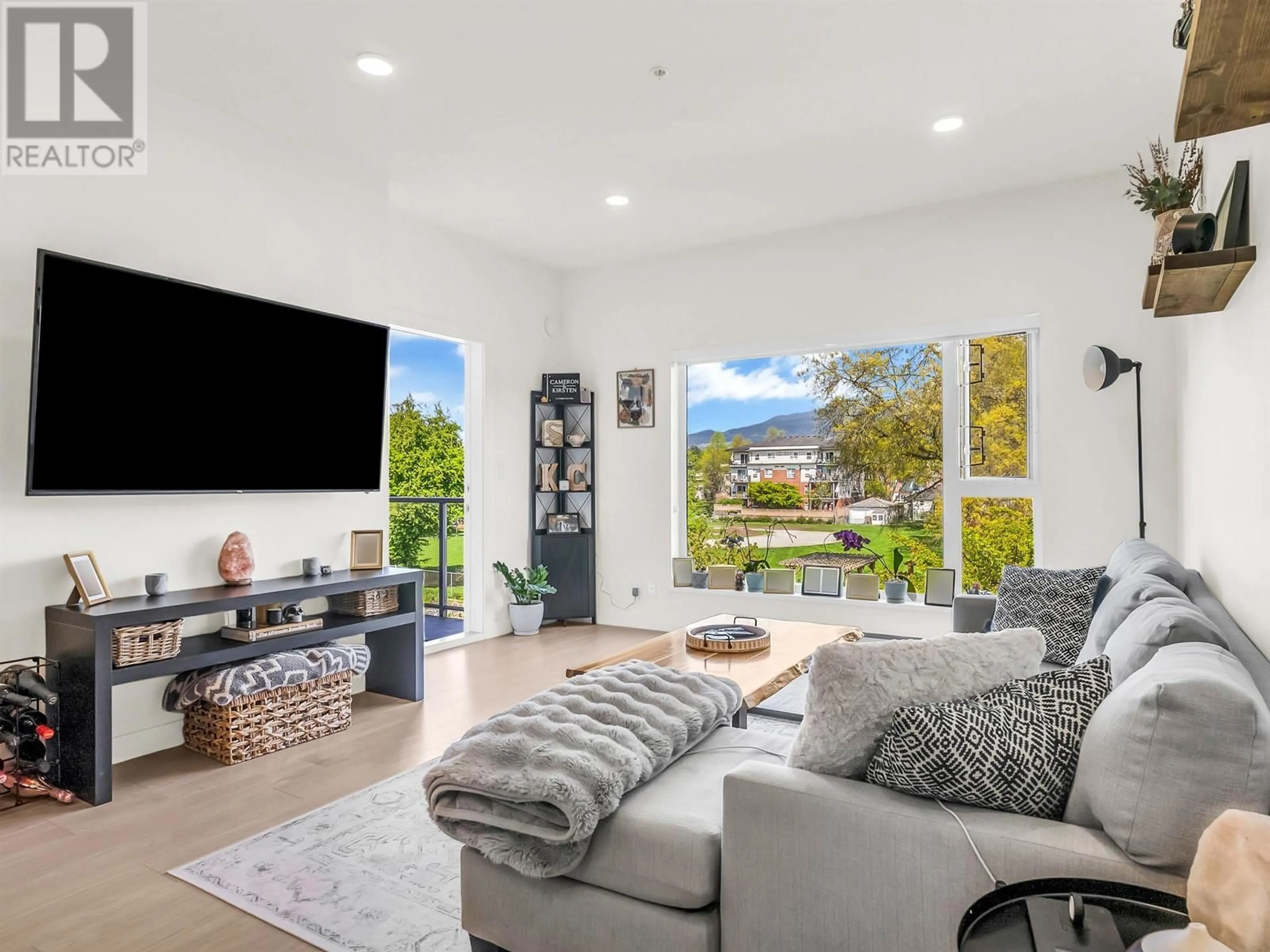 Living room with furniture, unknown for 218 - 2345 RINDALL AVENUE, Port Coquitlam British Columbia V3C1V3